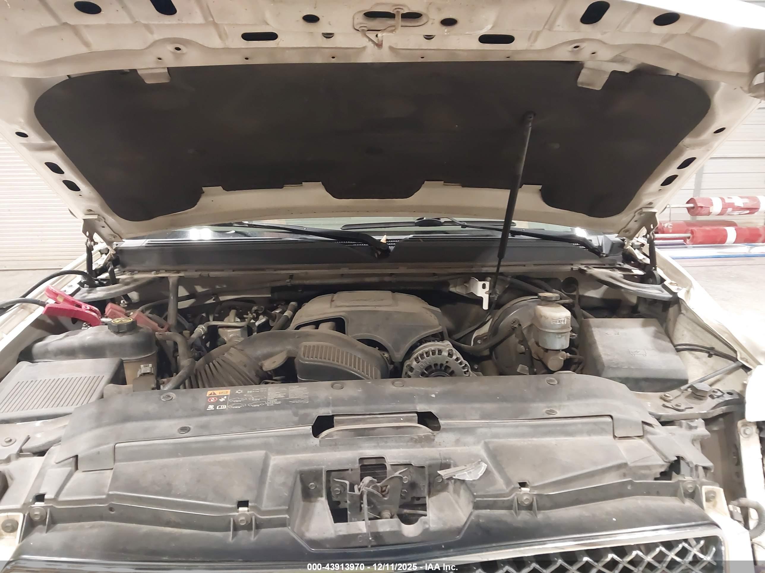 CHEVROLET TAHOE image 10