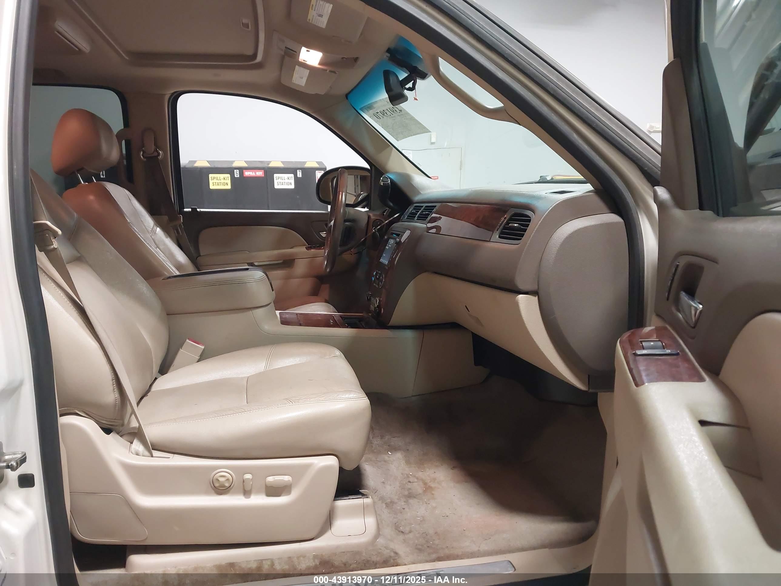 CHEVROLET TAHOE image 5