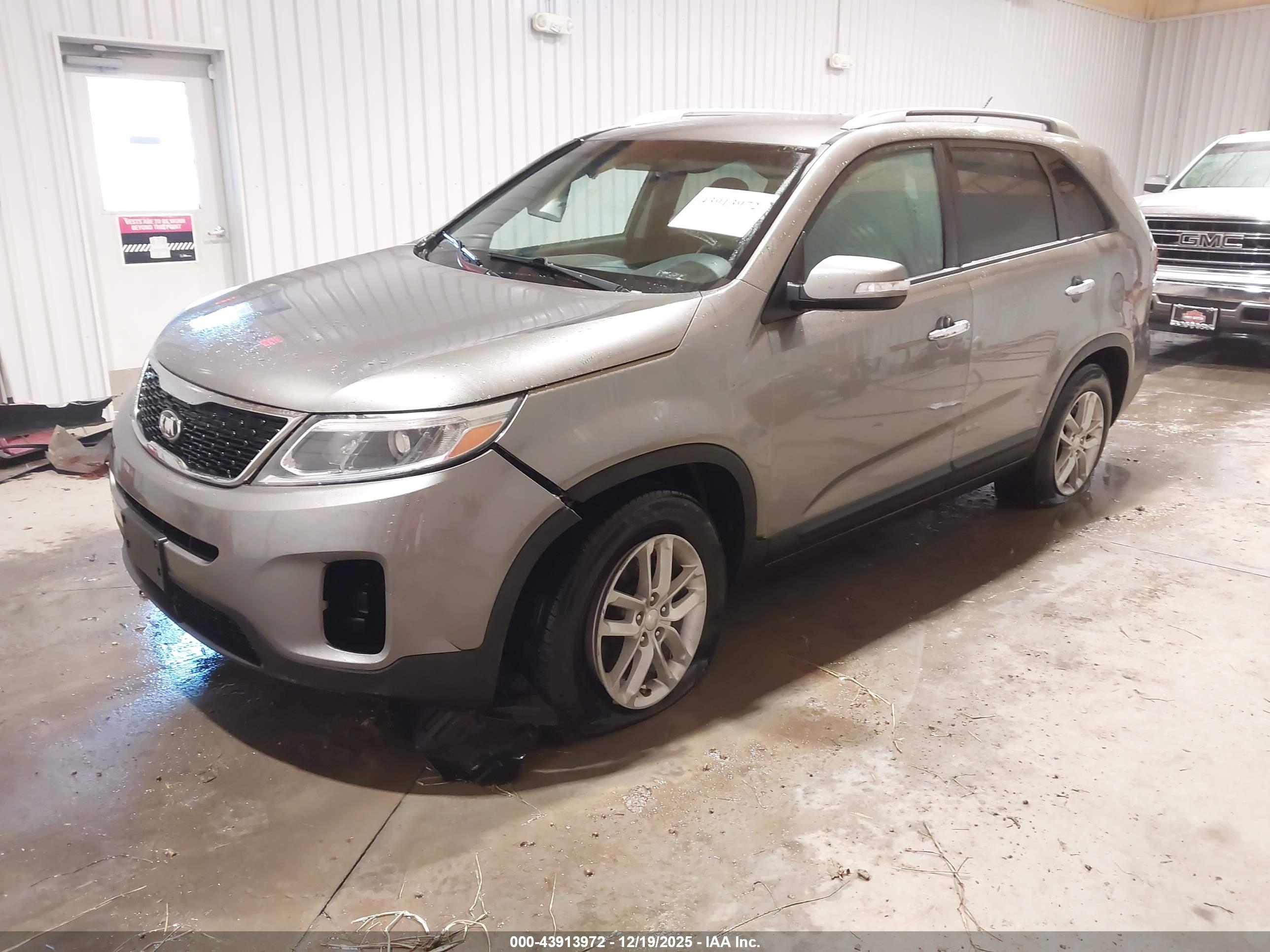 KIA SORENTO image 2