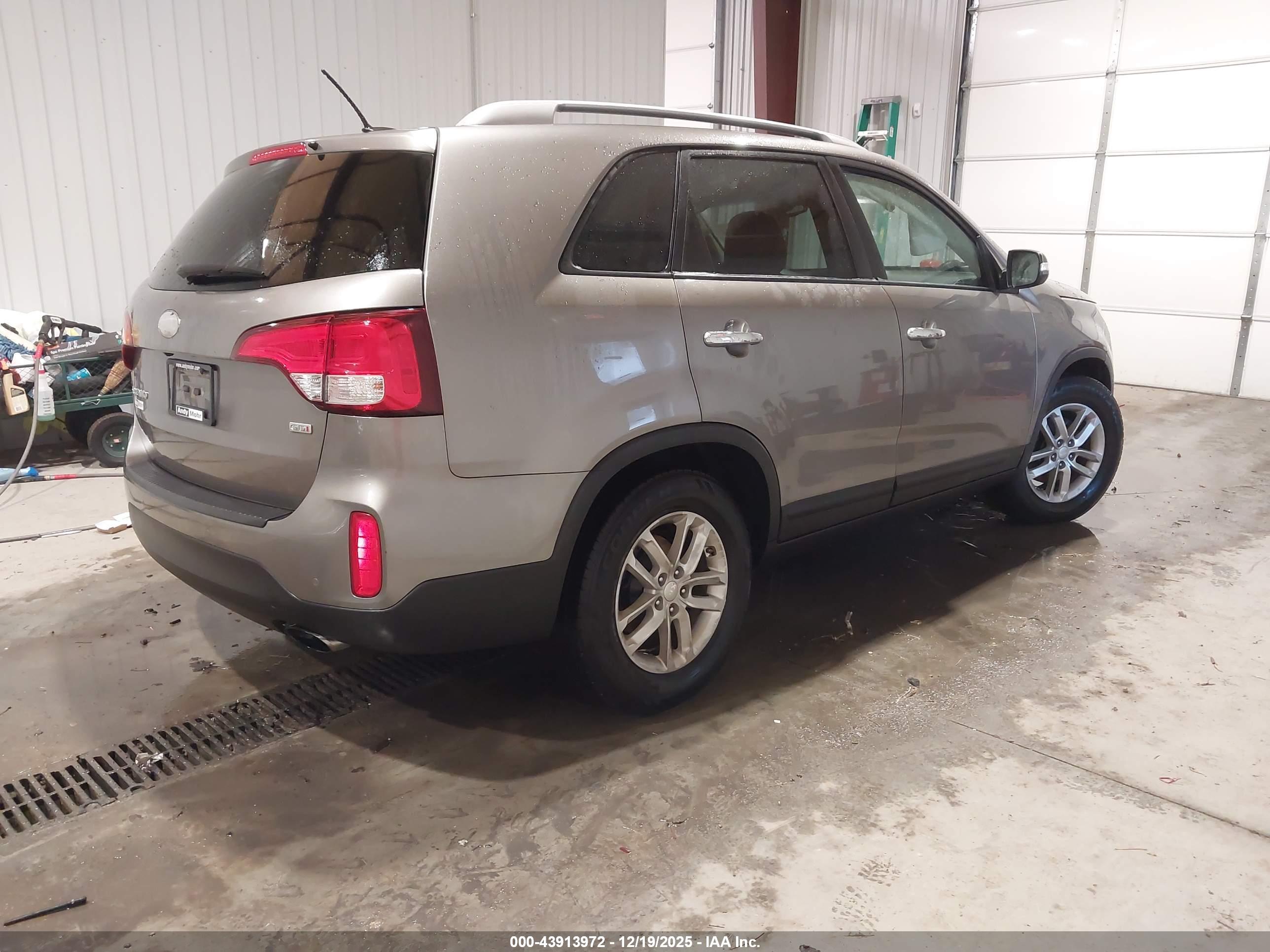 KIA SORENTO image 4