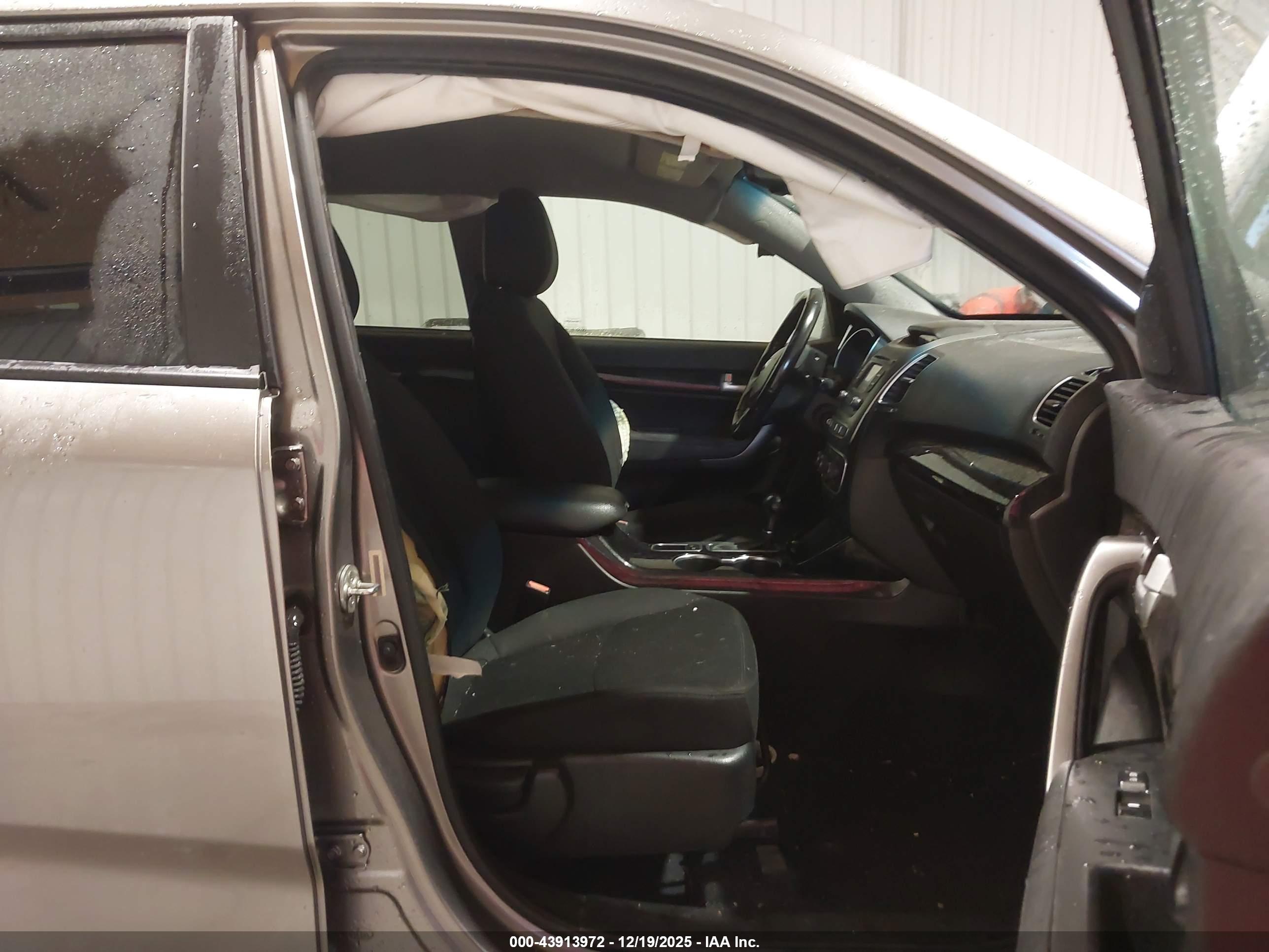 KIA SORENTO image 5