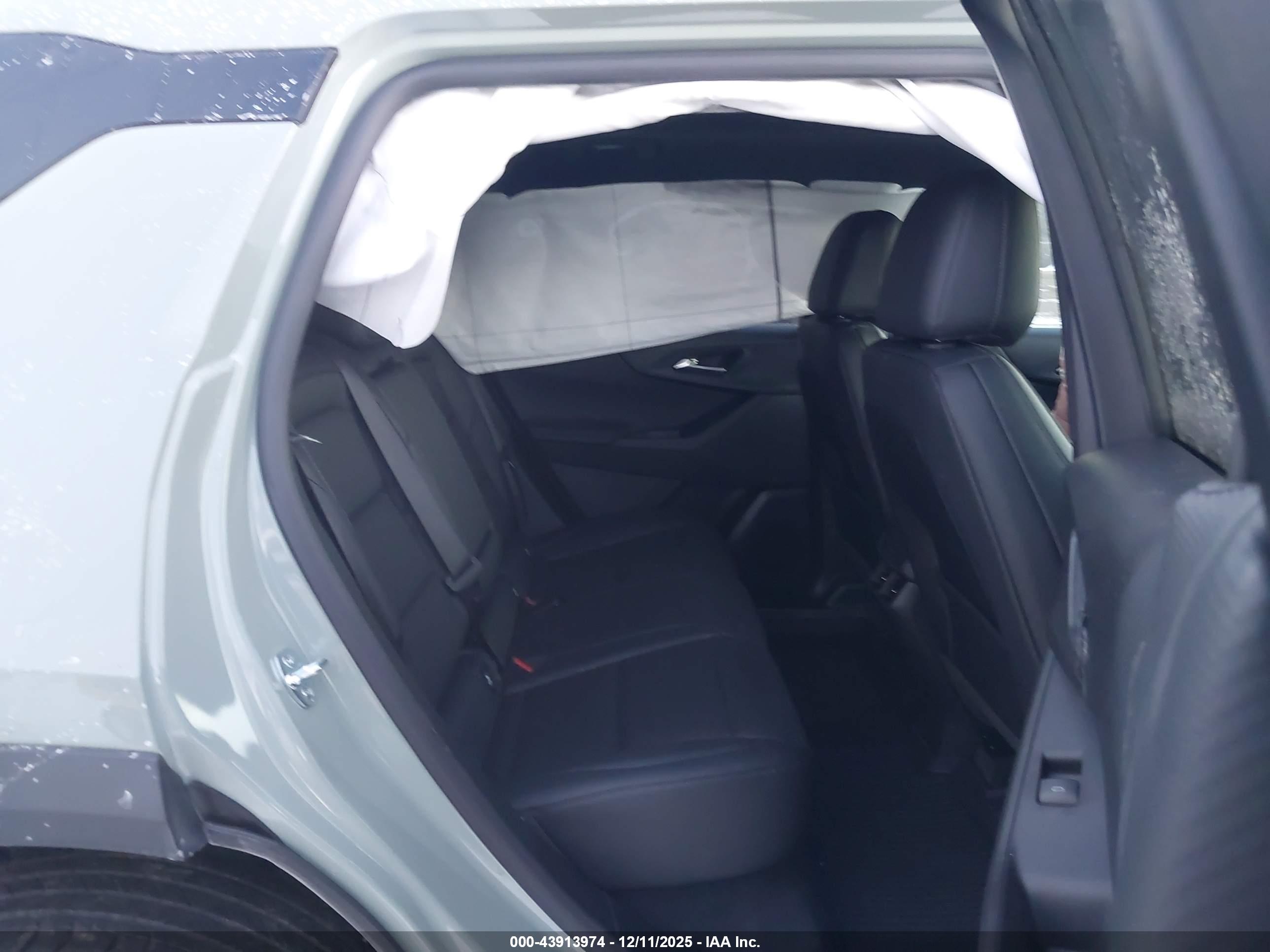 CHEVROLET EQUINOX image 8