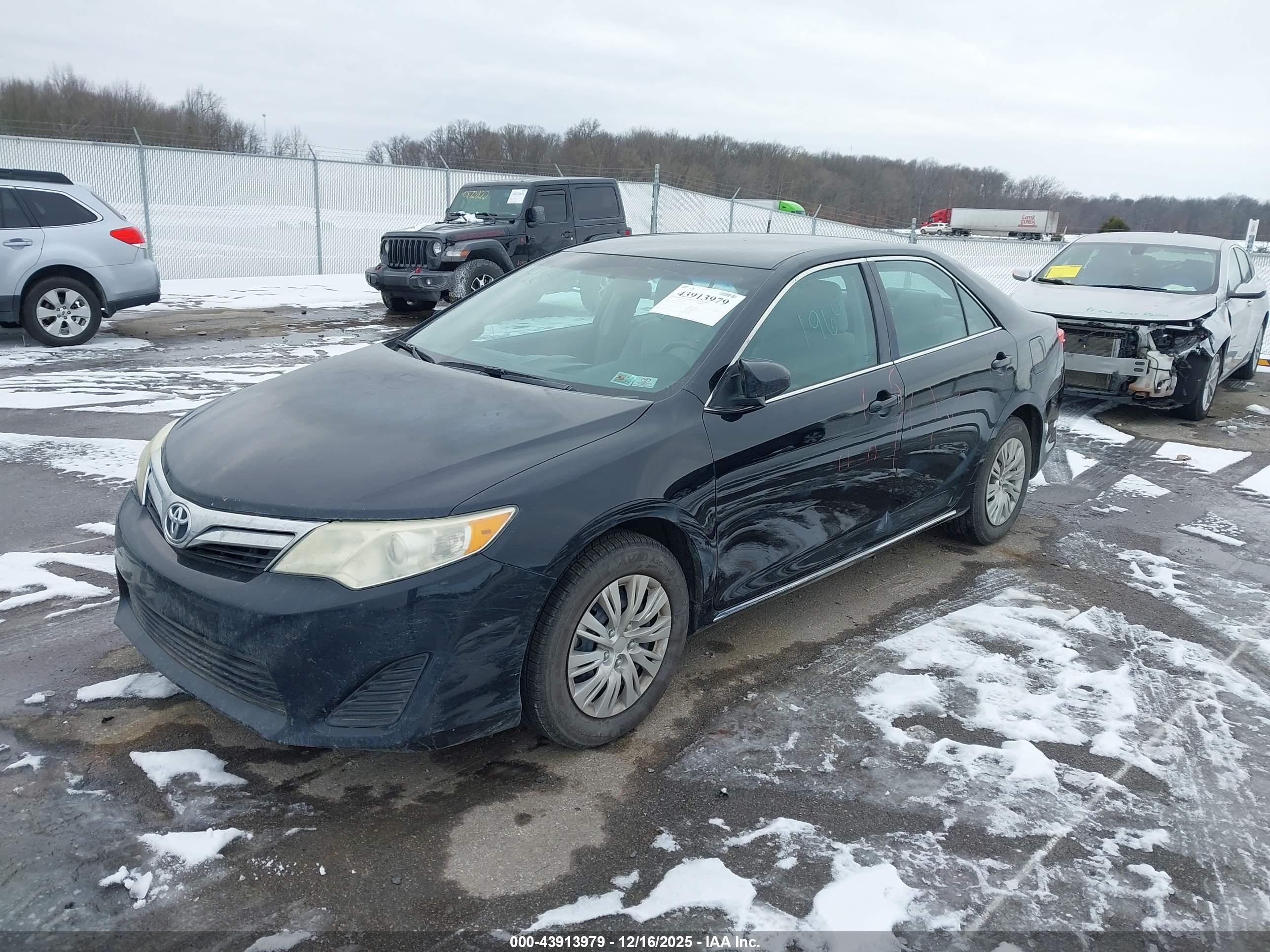 TOYOTA CAMRY image 2