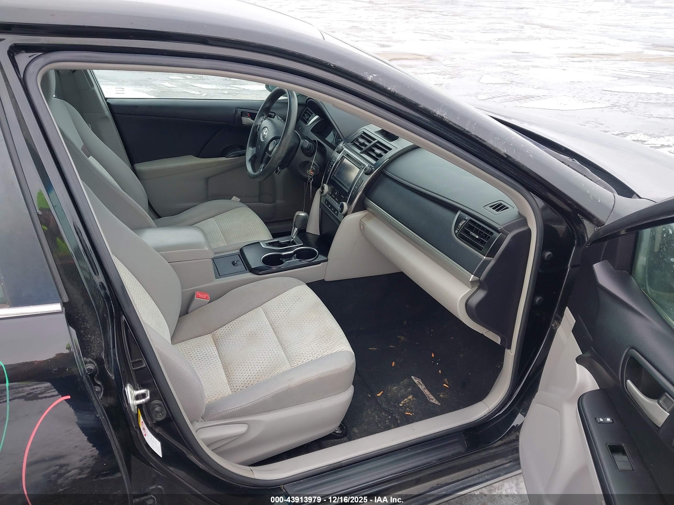 TOYOTA CAMRY image 5