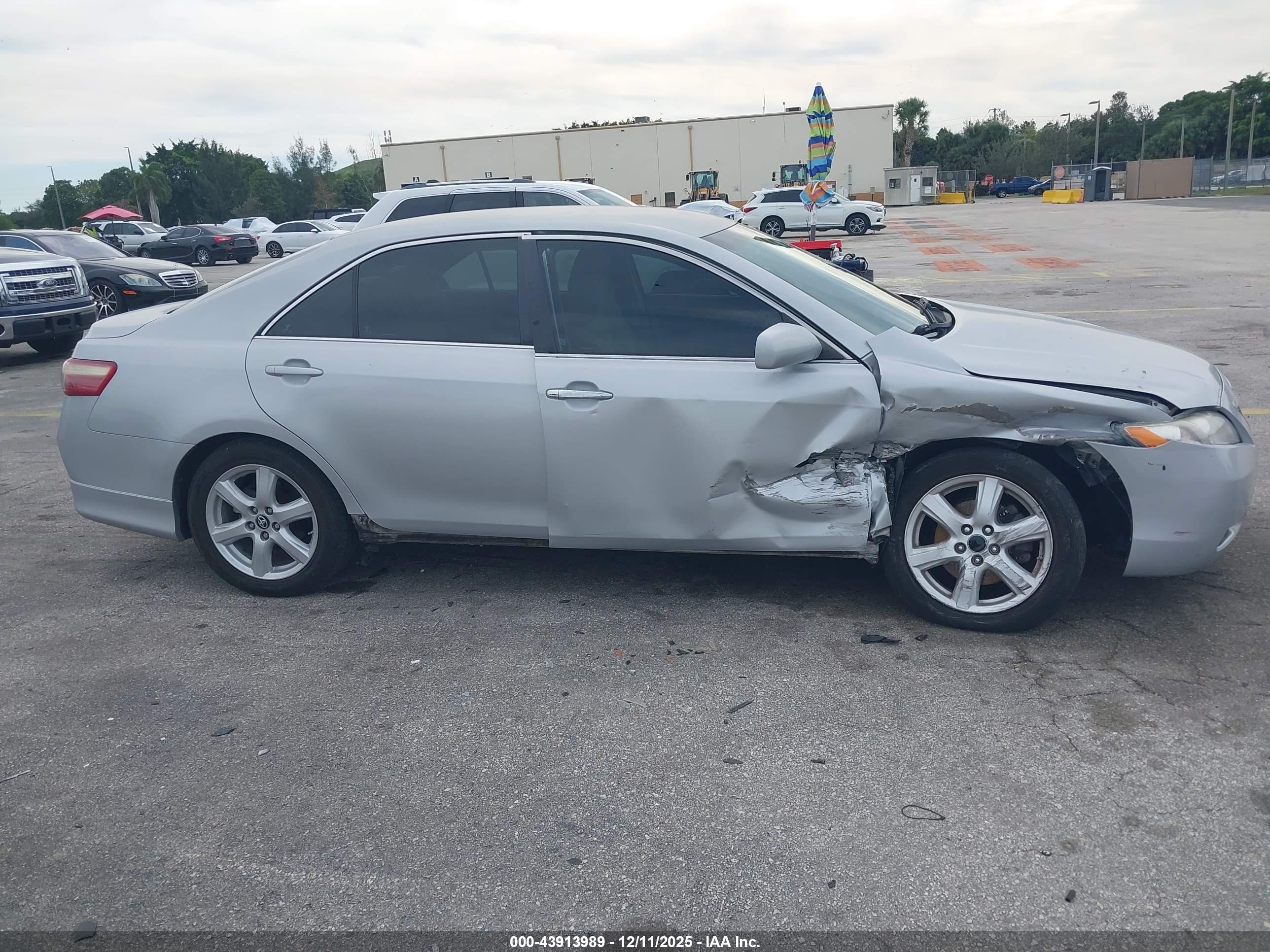 TOYOTA CAMRY image 6