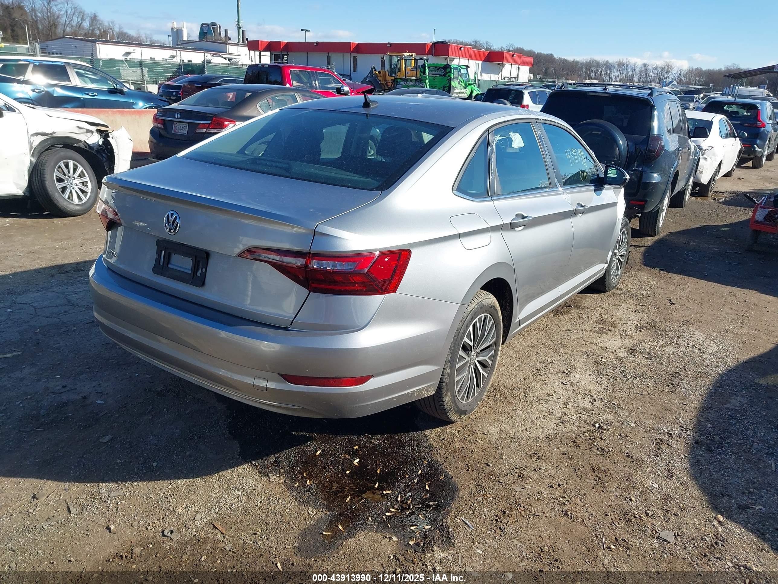 VOLKSWAGEN JETTA image 4