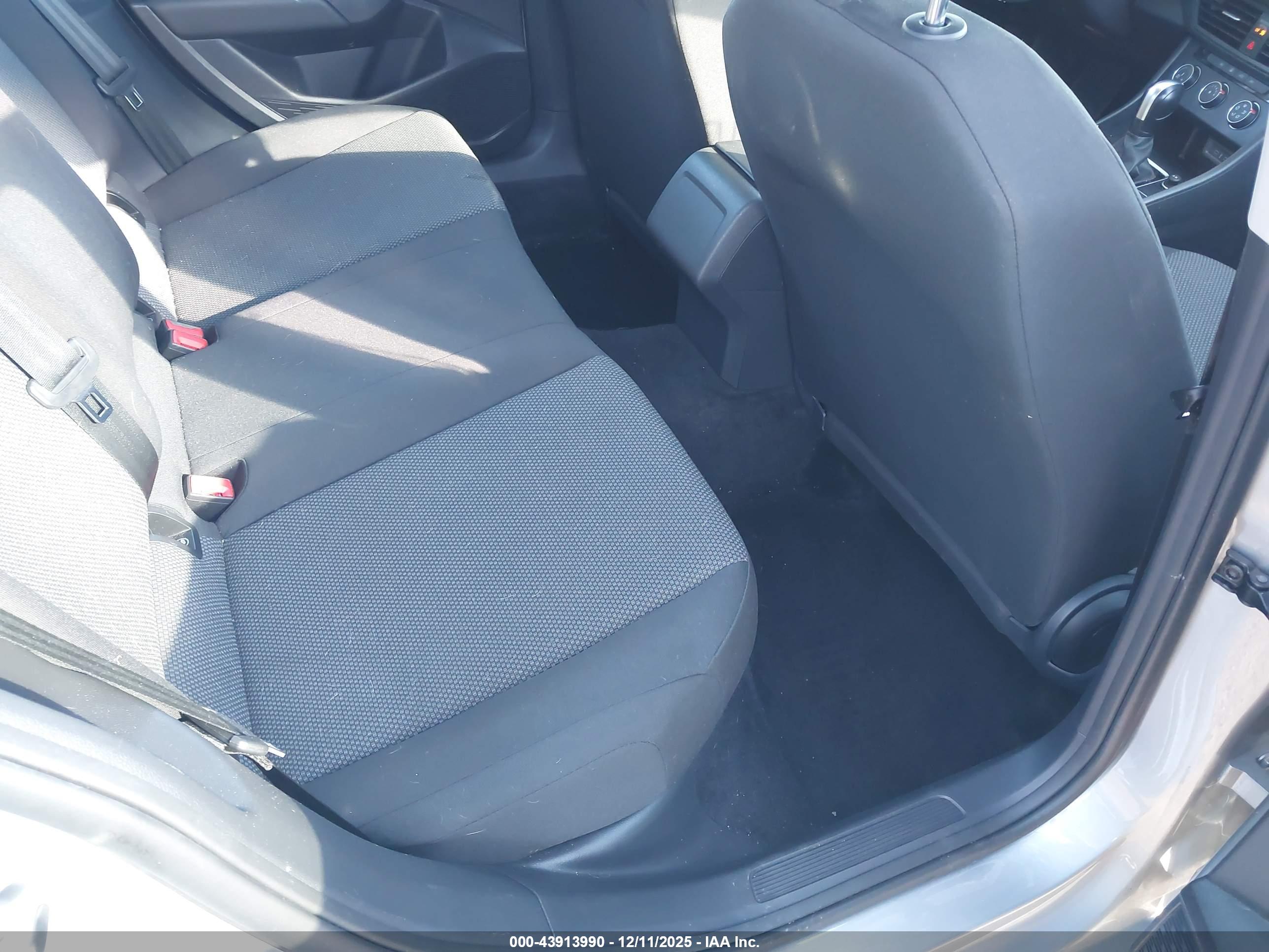 VOLKSWAGEN JETTA image 8