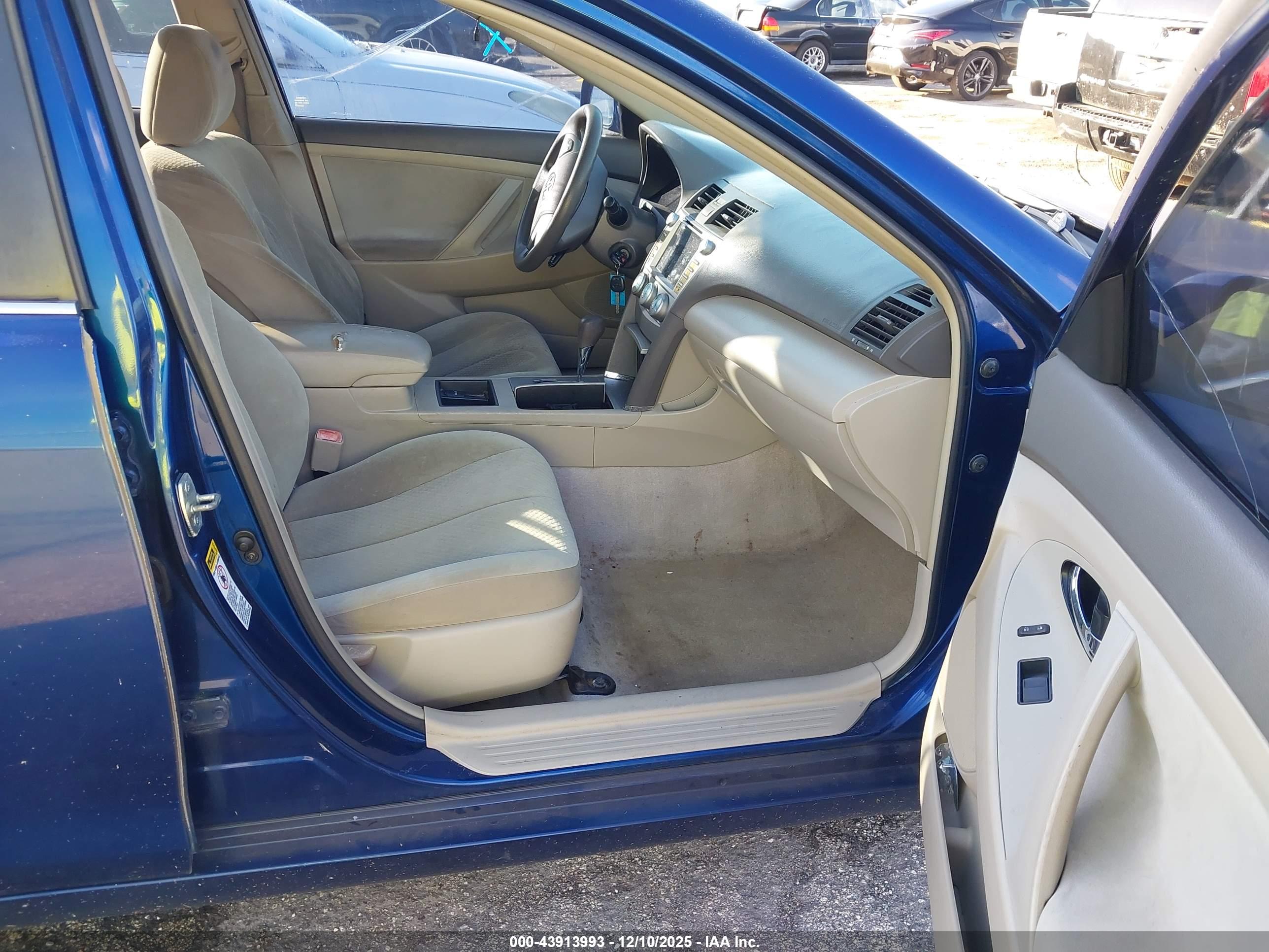 TOYOTA CAMRY image 5