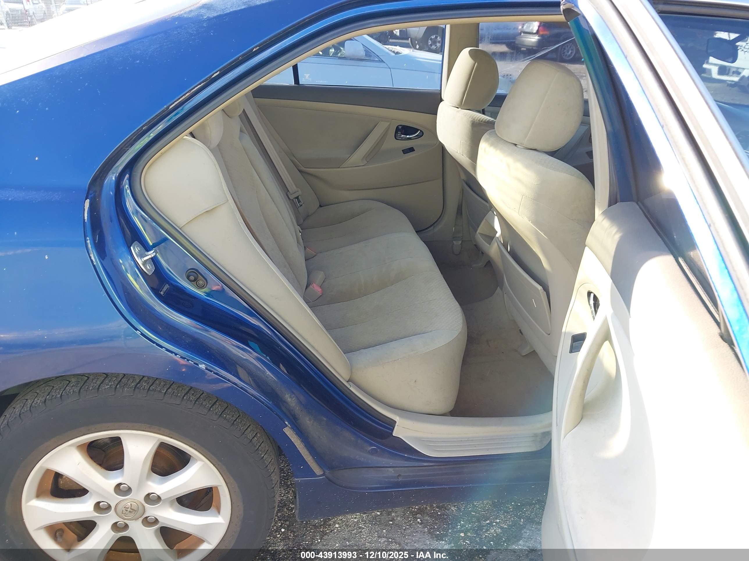 TOYOTA CAMRY image 8