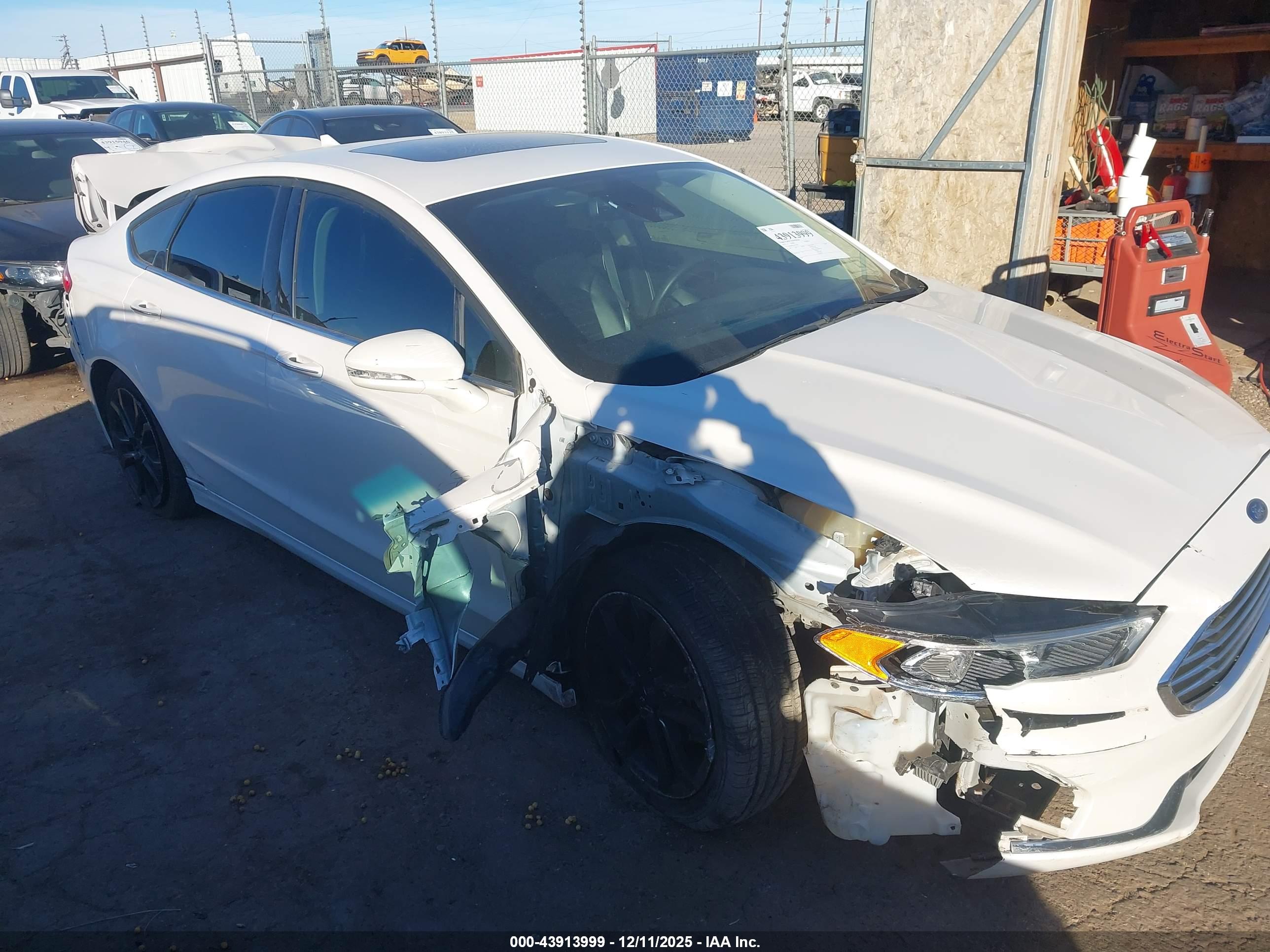 FORD FUSION image 6