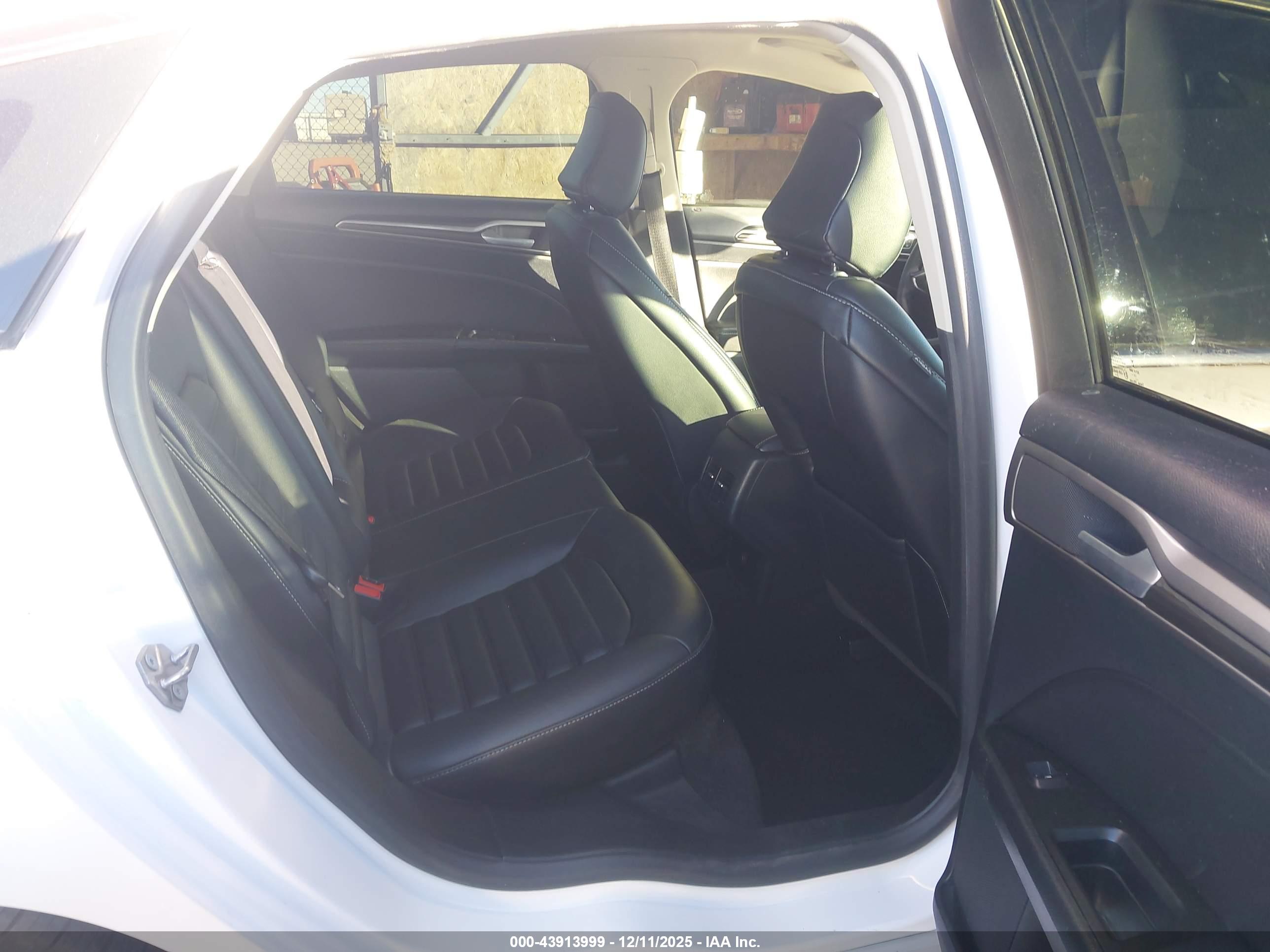 FORD FUSION image 8