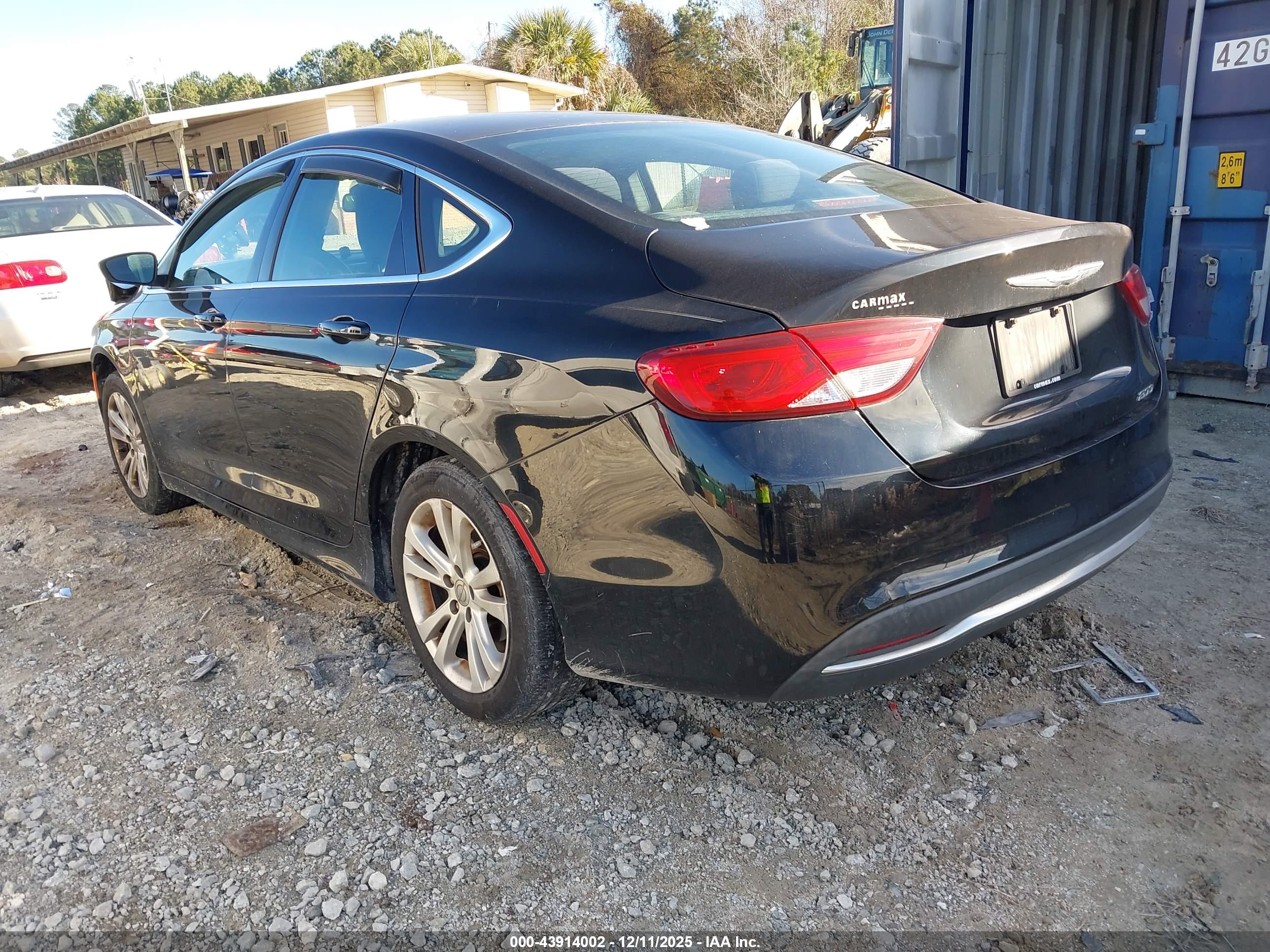 CHRYSLER 200 image 3