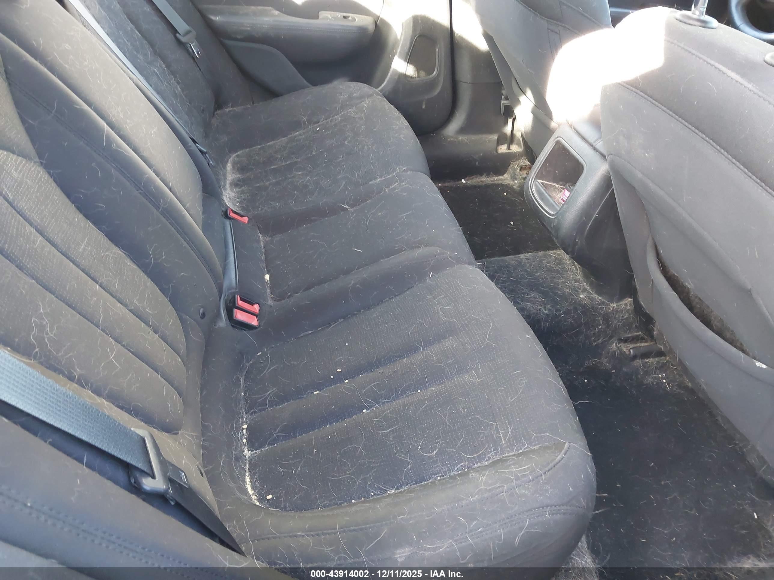 CHRYSLER 200 image 8