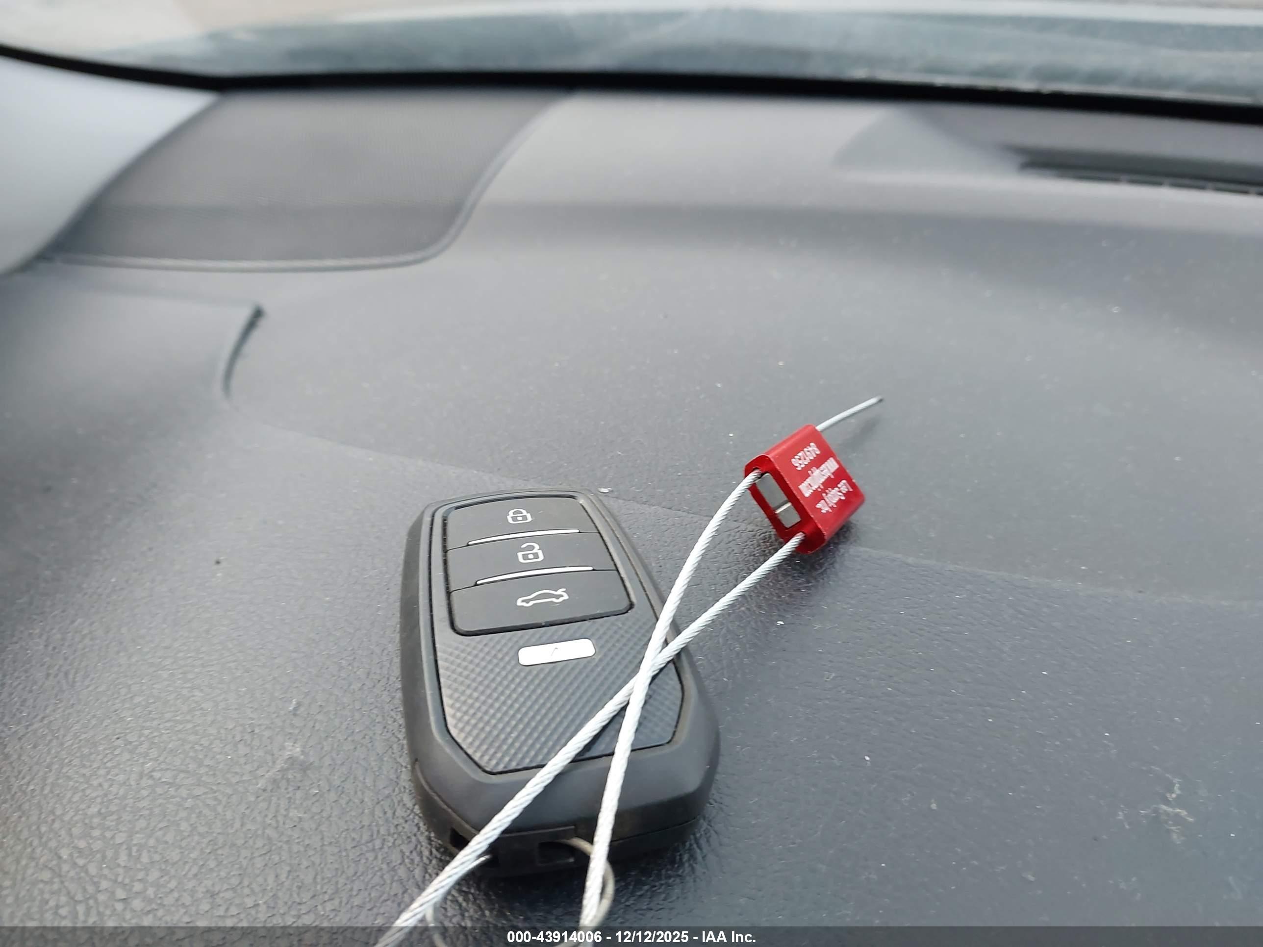 TOYOTA CAMRY image 11