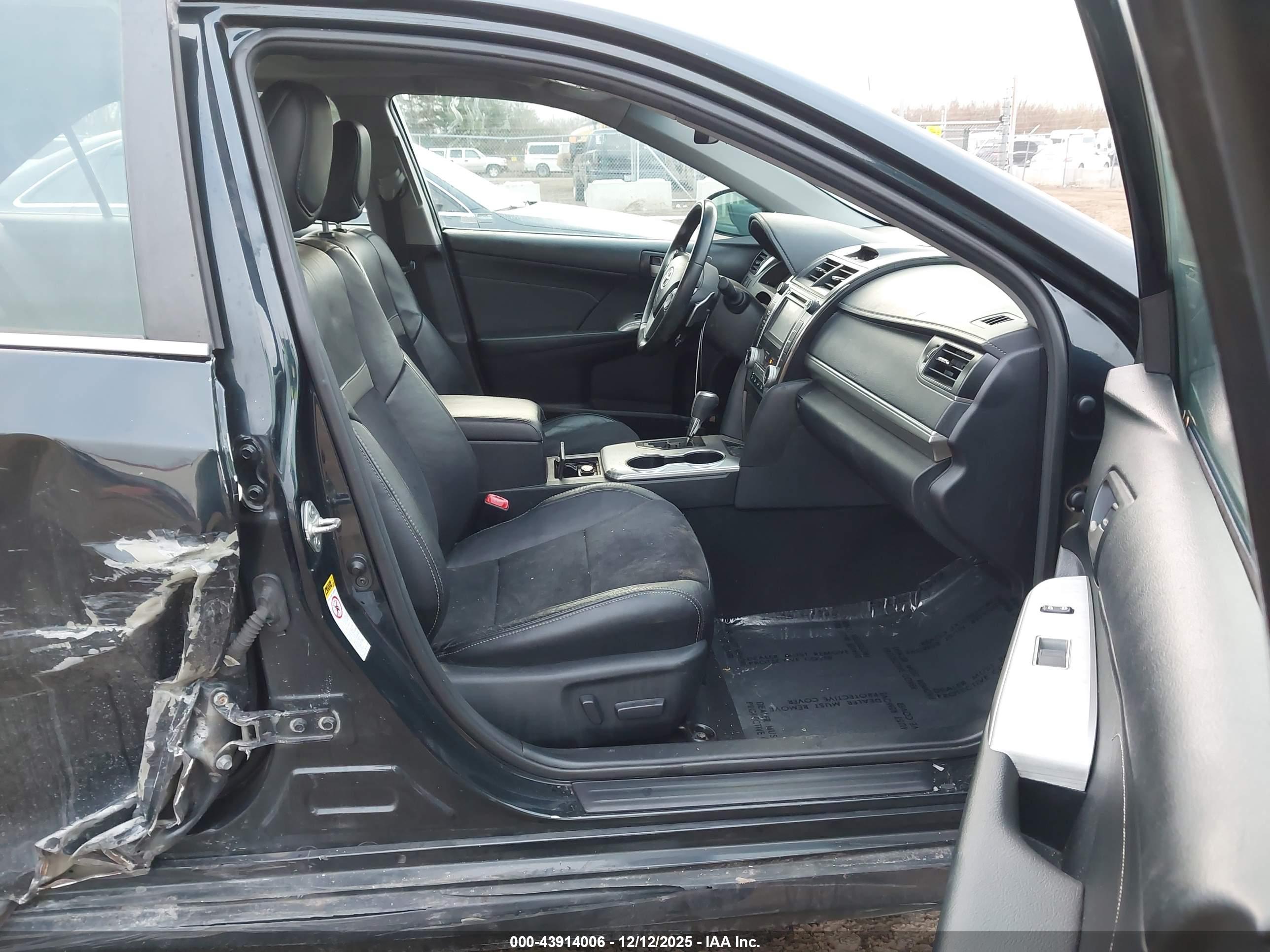 TOYOTA CAMRY image 5
