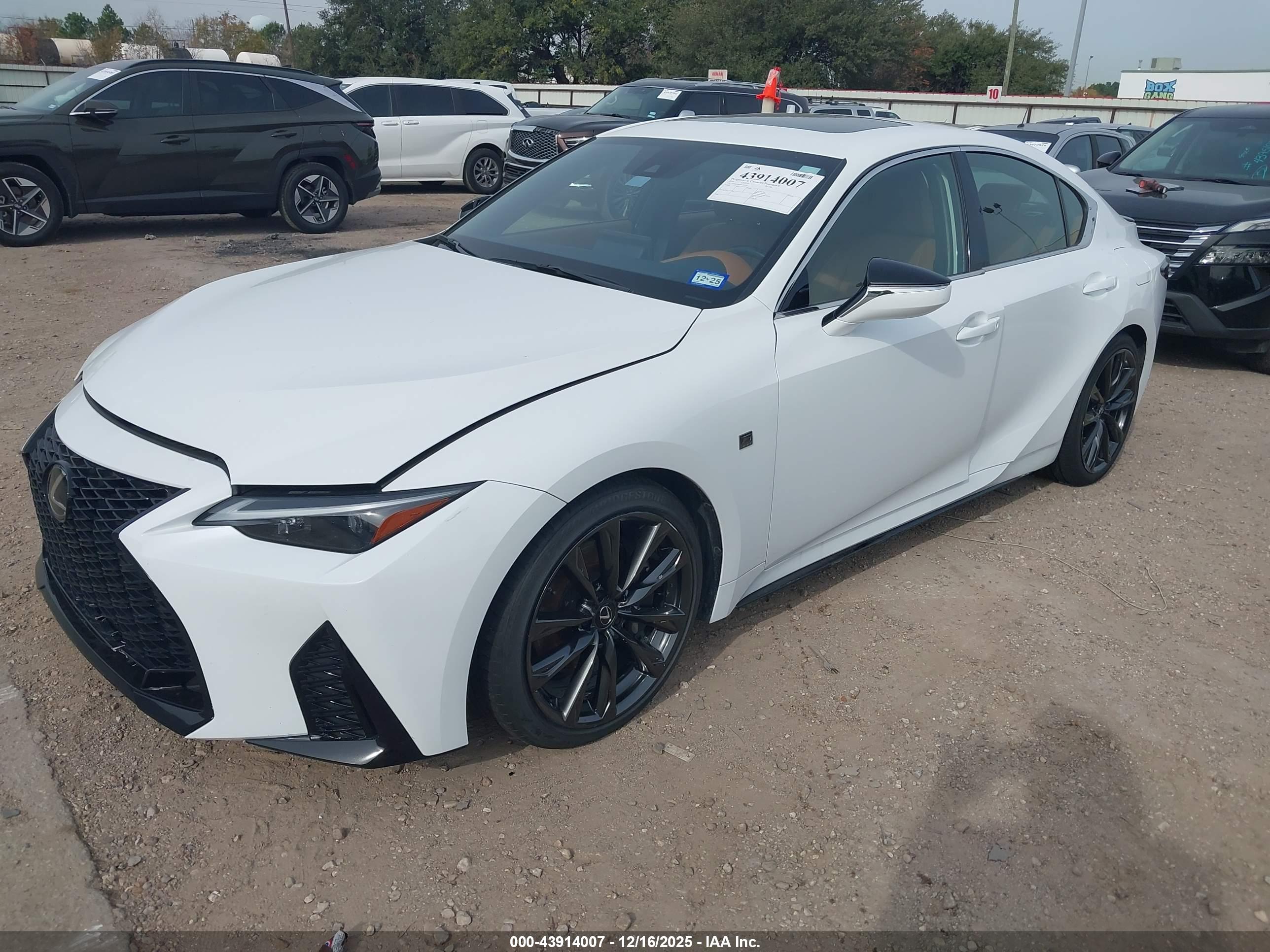 LEXUS IS image 2