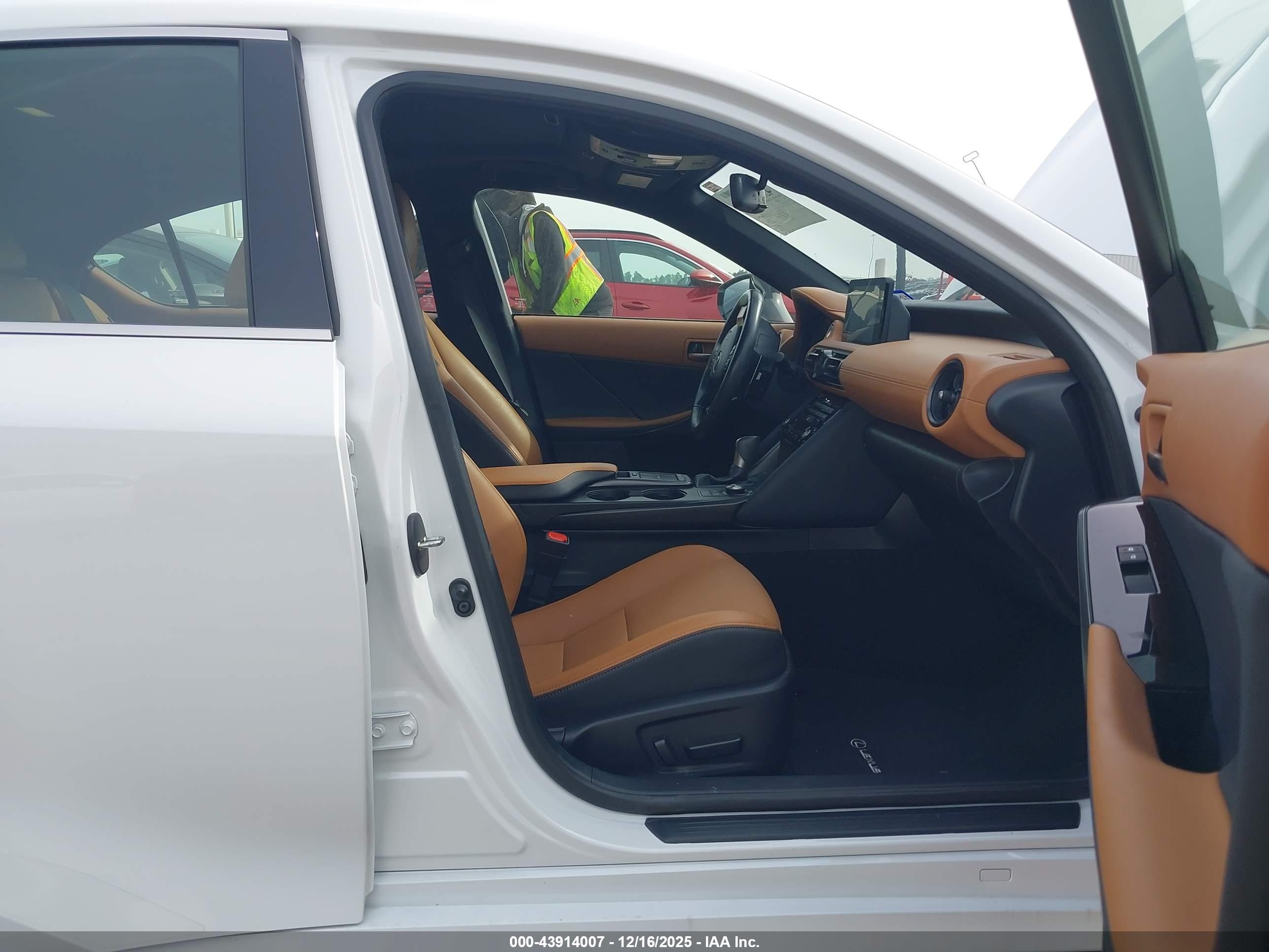 LEXUS IS image 5