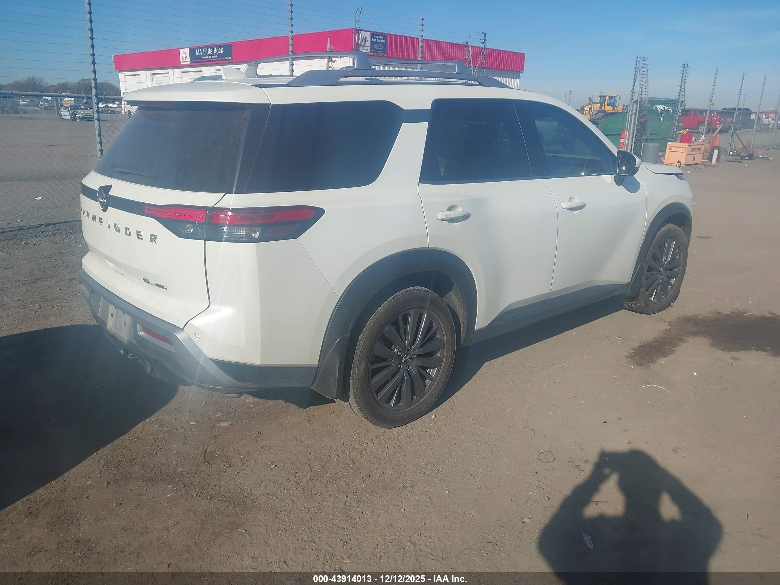 NISSAN PATHFINDER image 4