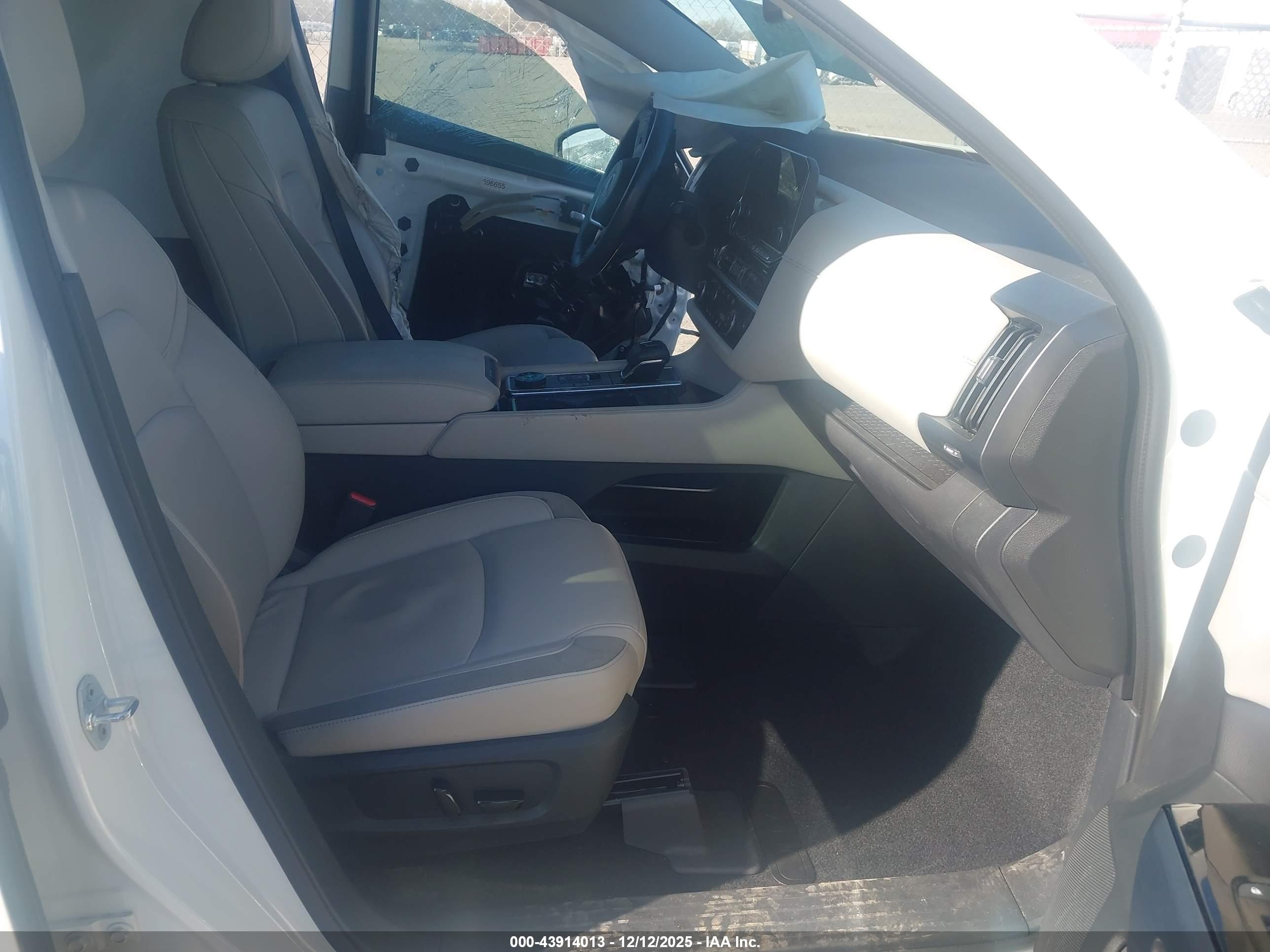 NISSAN PATHFINDER image 5