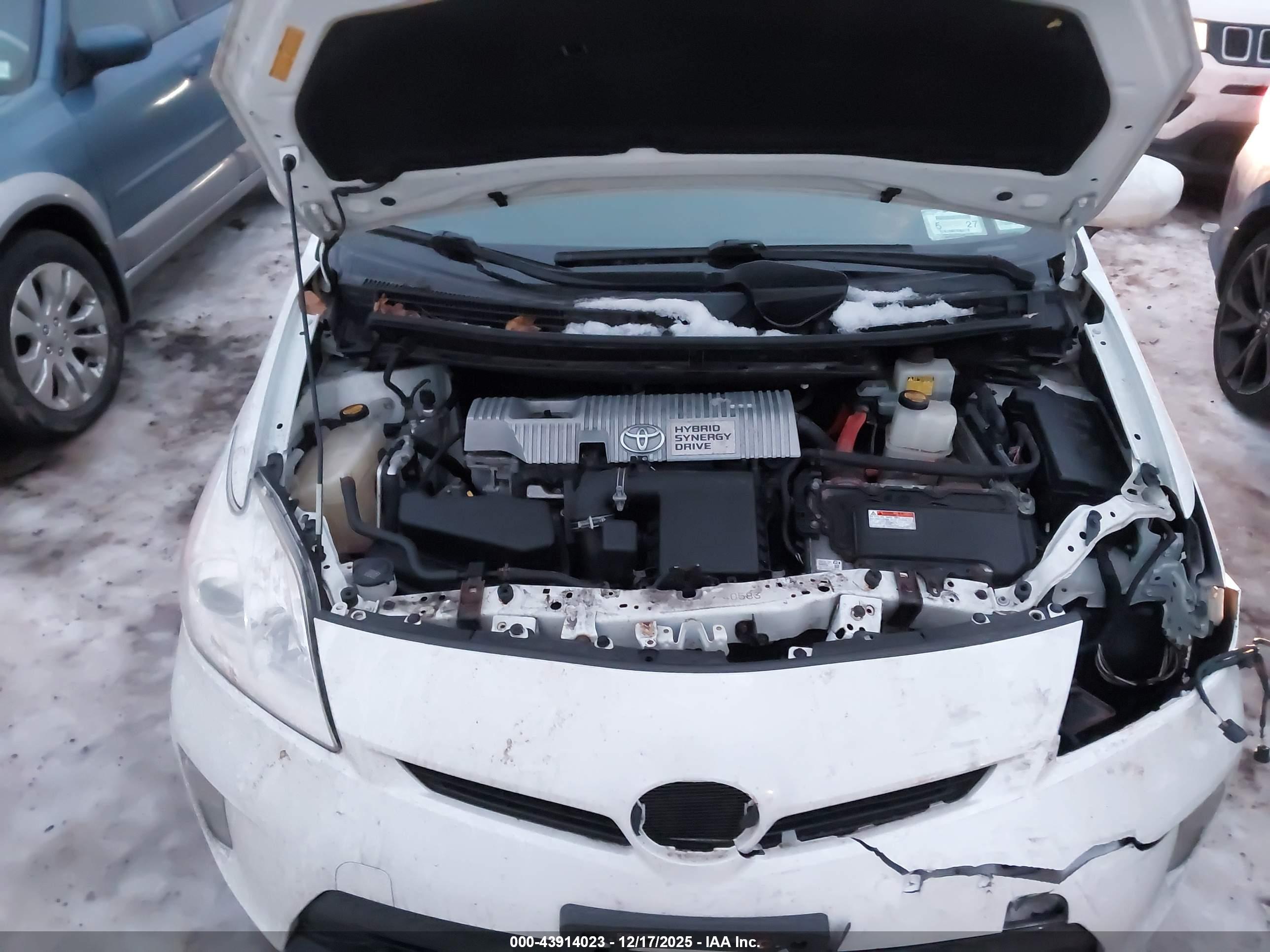 TOYOTA PRIUS image 10