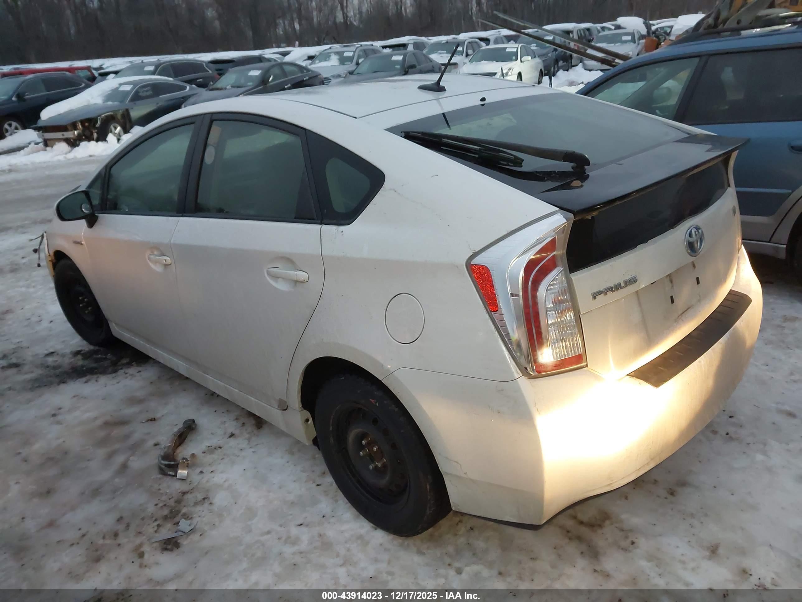 TOYOTA PRIUS image 3