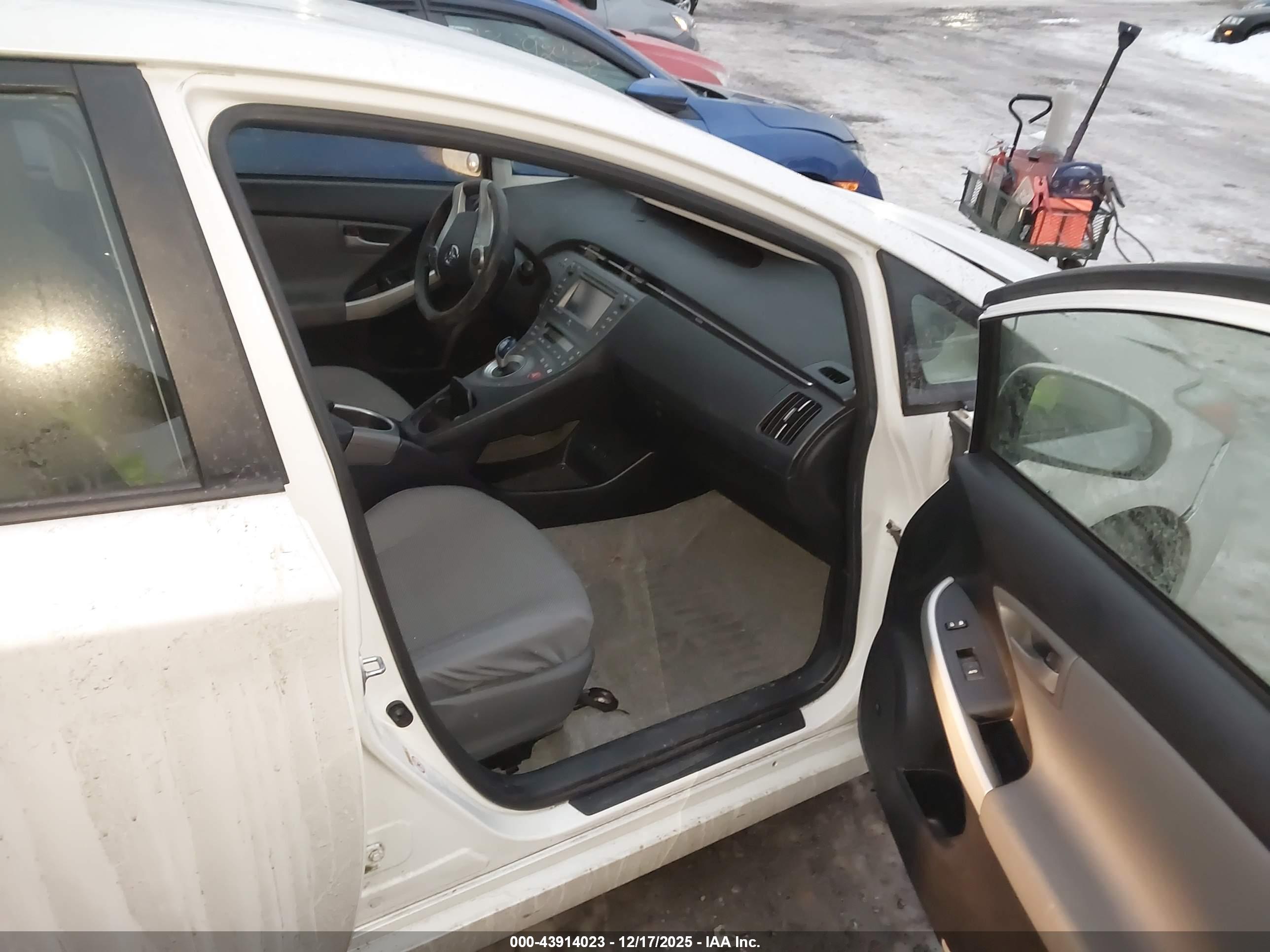 TOYOTA PRIUS image 5