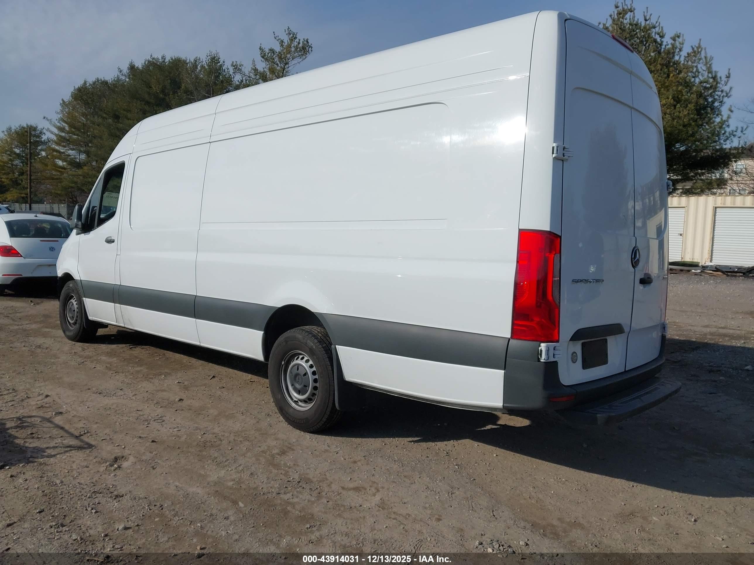 MERCEDES-BENZ SPRINTER image 3