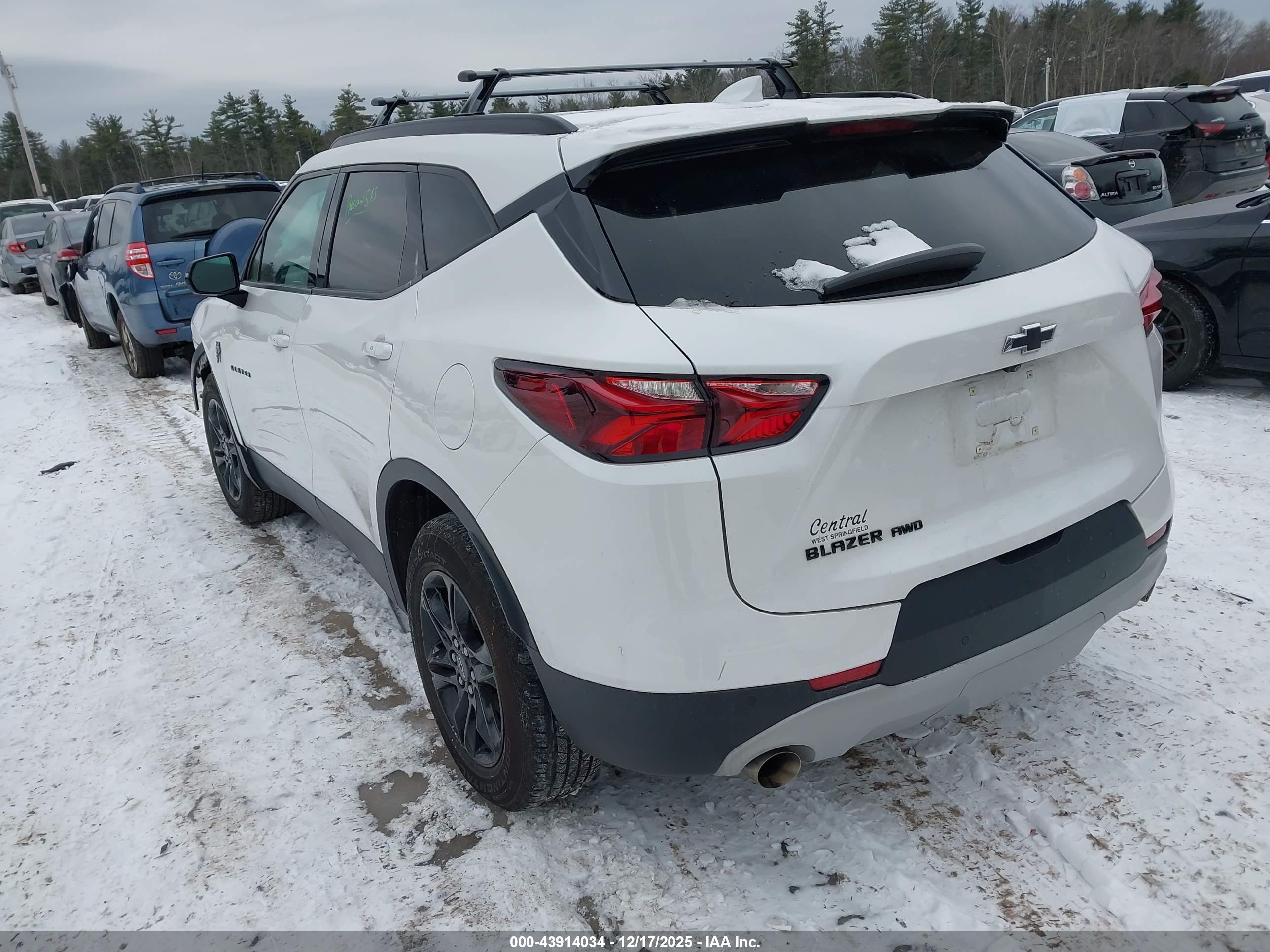 CHEVROLET BLAZER image 3