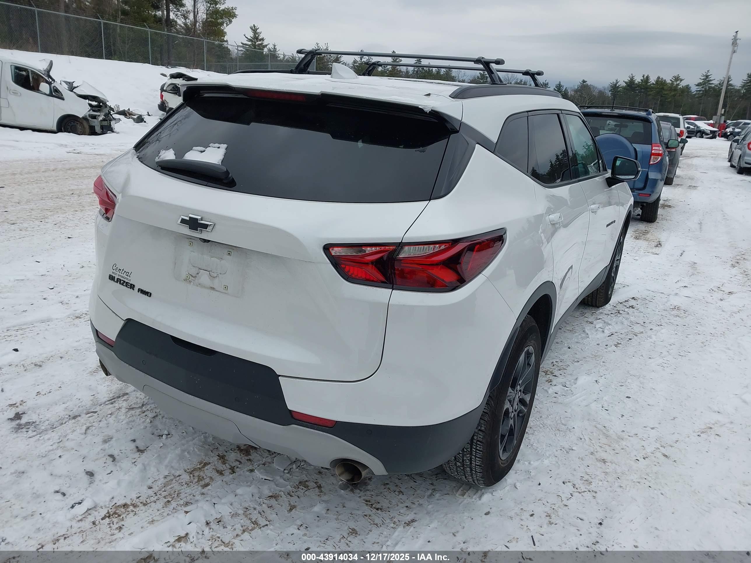 CHEVROLET BLAZER image 4