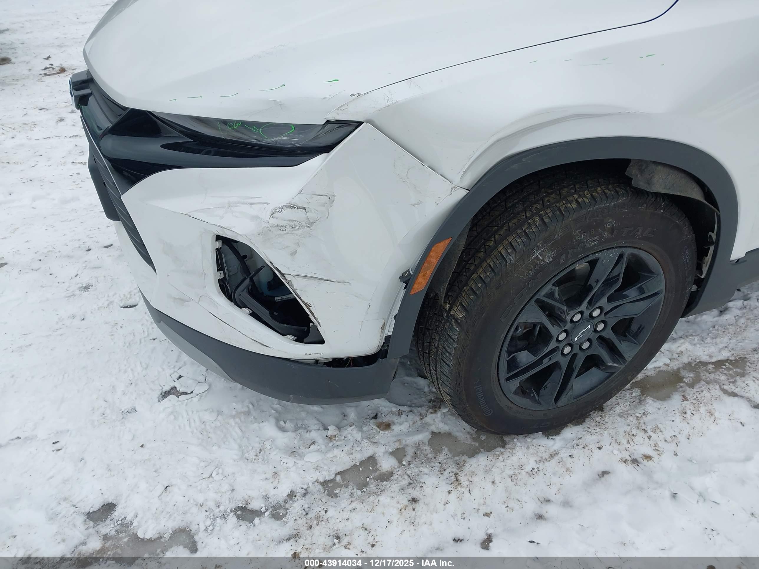 CHEVROLET BLAZER image 6