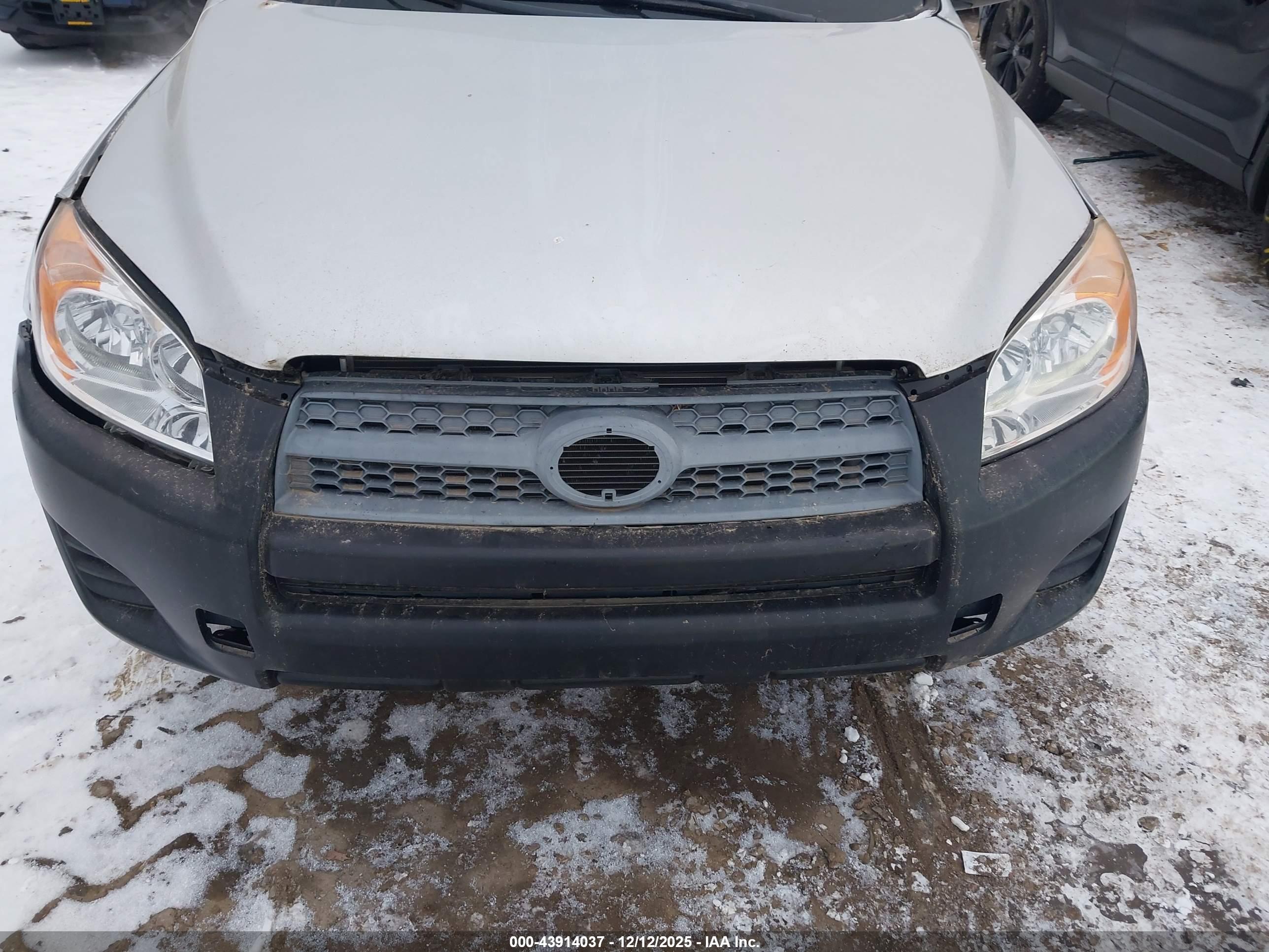 TOYOTA RAV4 image 6