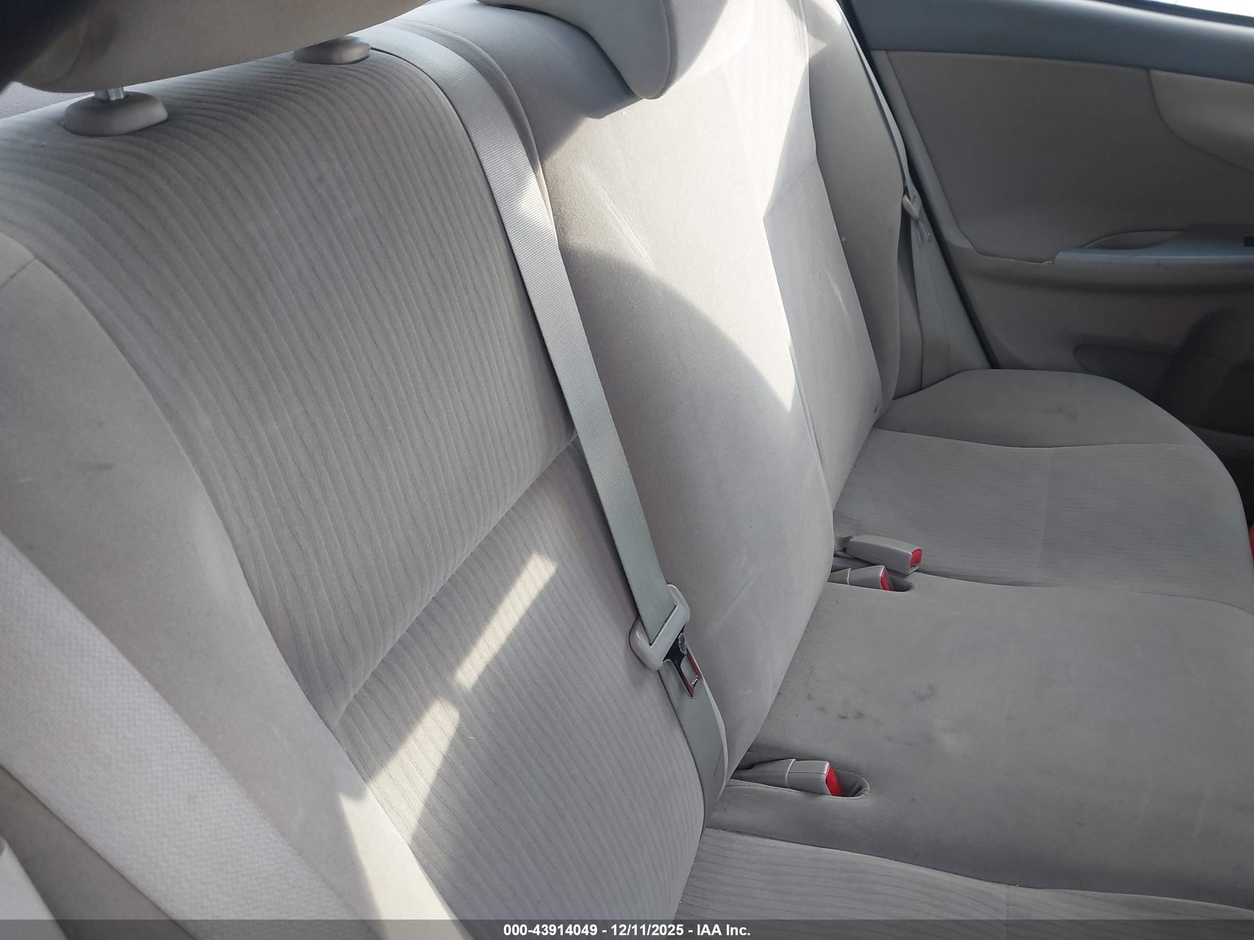 TOYOTA COROLLA image 8