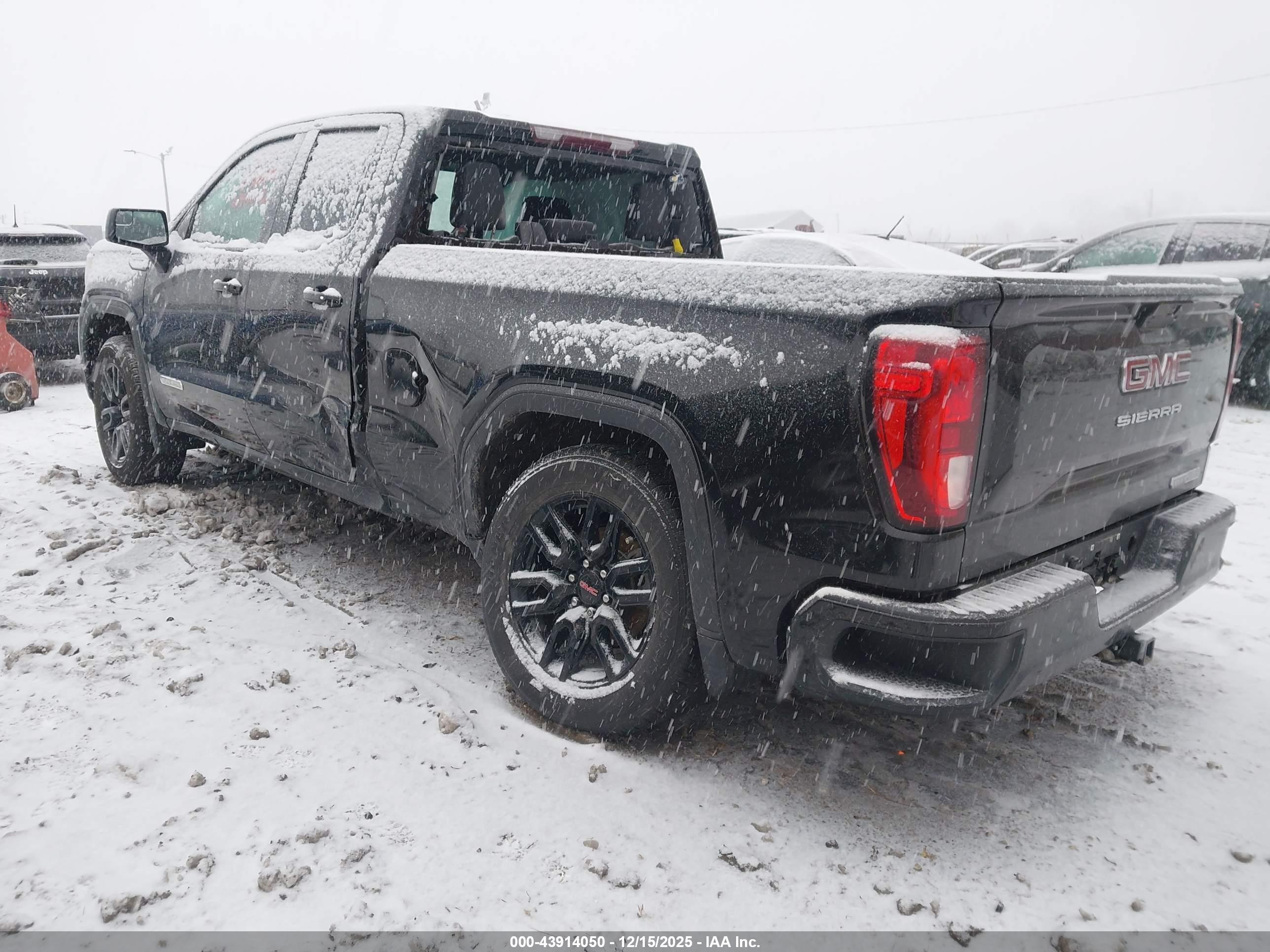 GMC SIERRA image 3