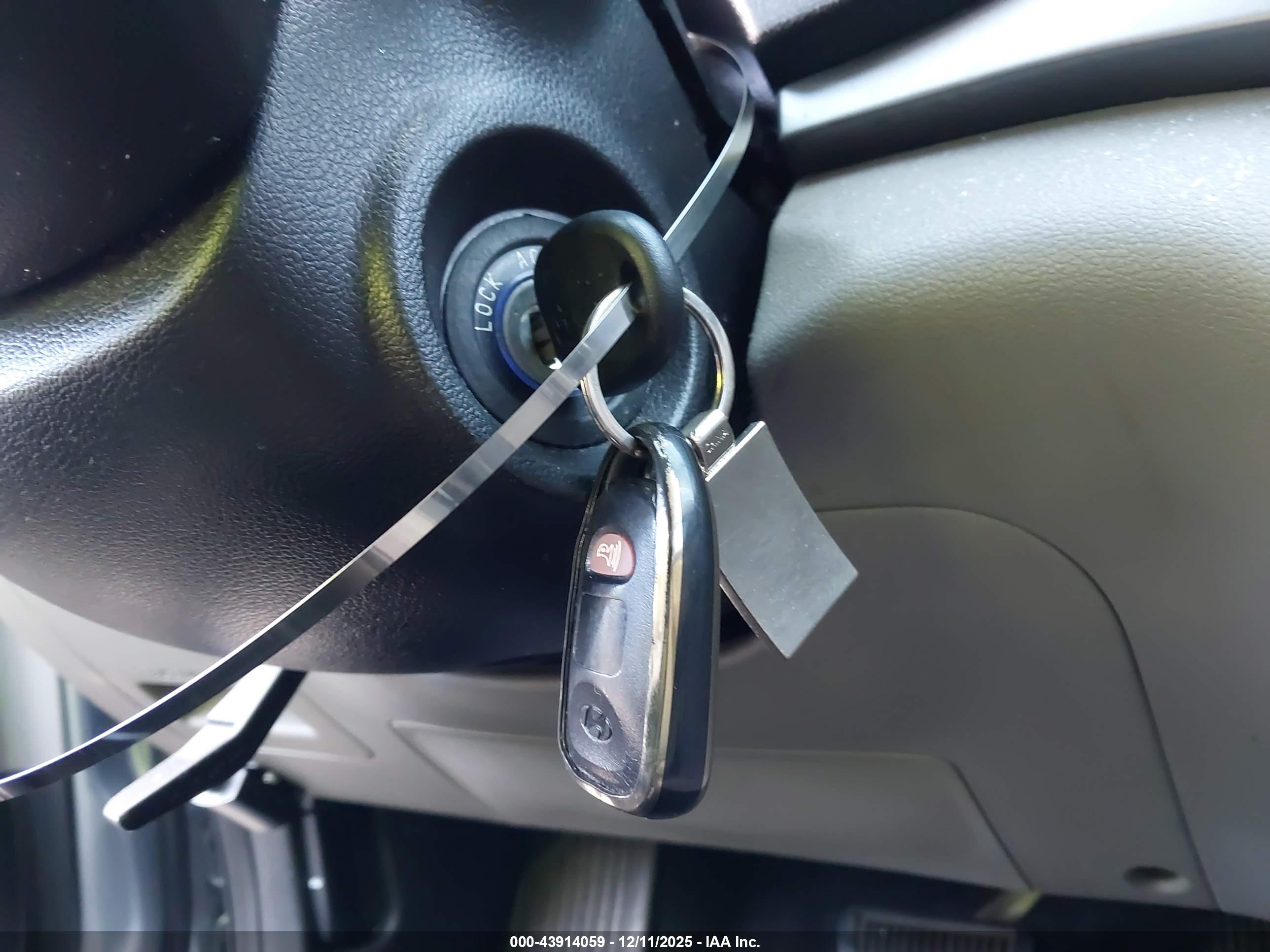 HYUNDAI ELANTRA image 11