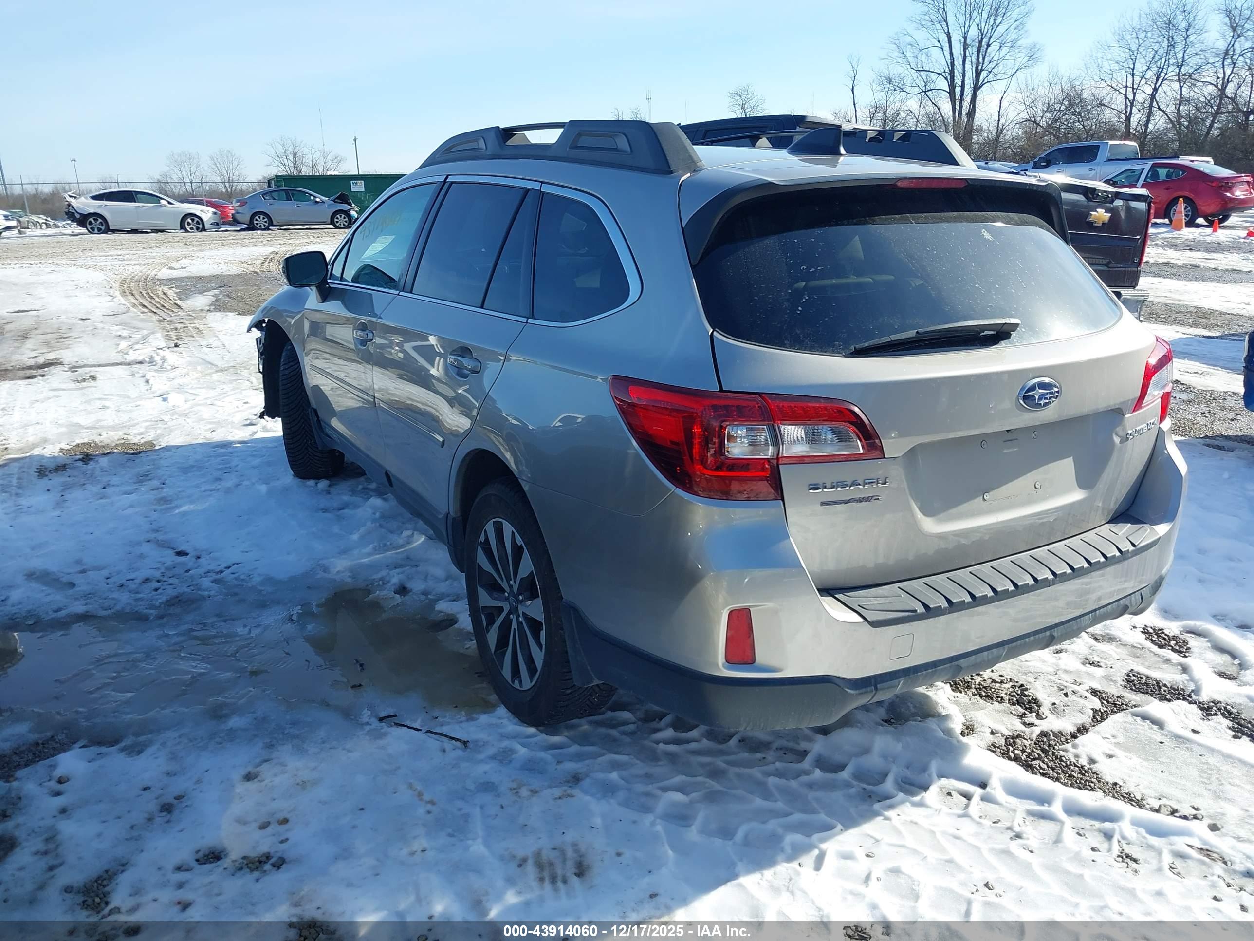 SUBARU OUTBACK image 3