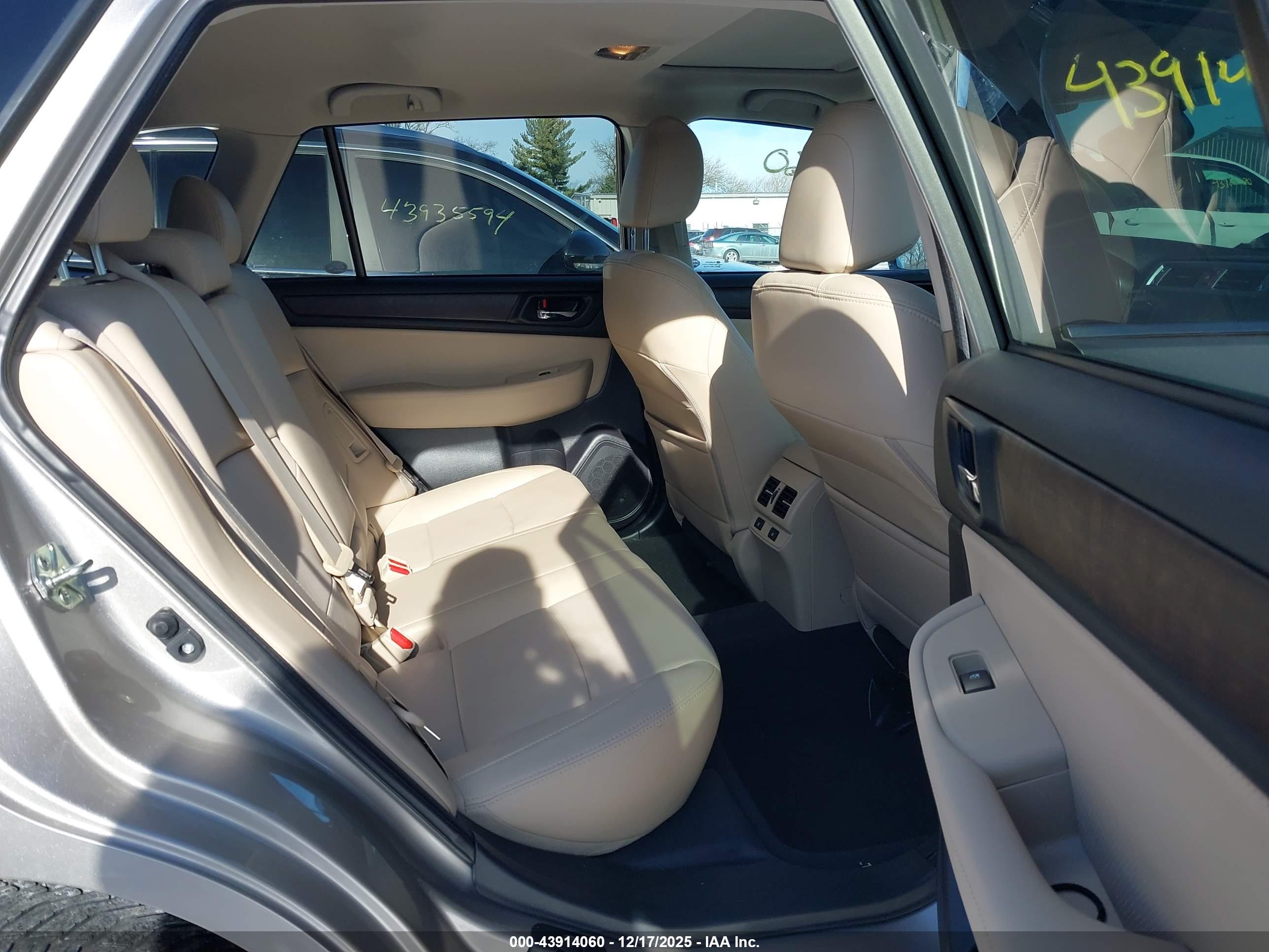 SUBARU OUTBACK image 8