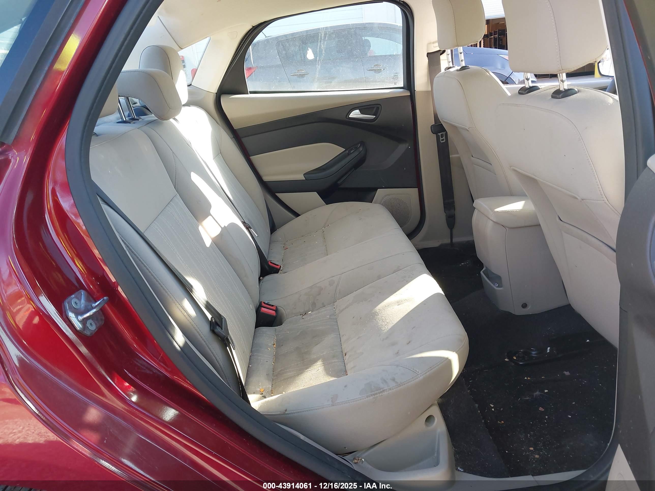 FORD FOCUS image 8