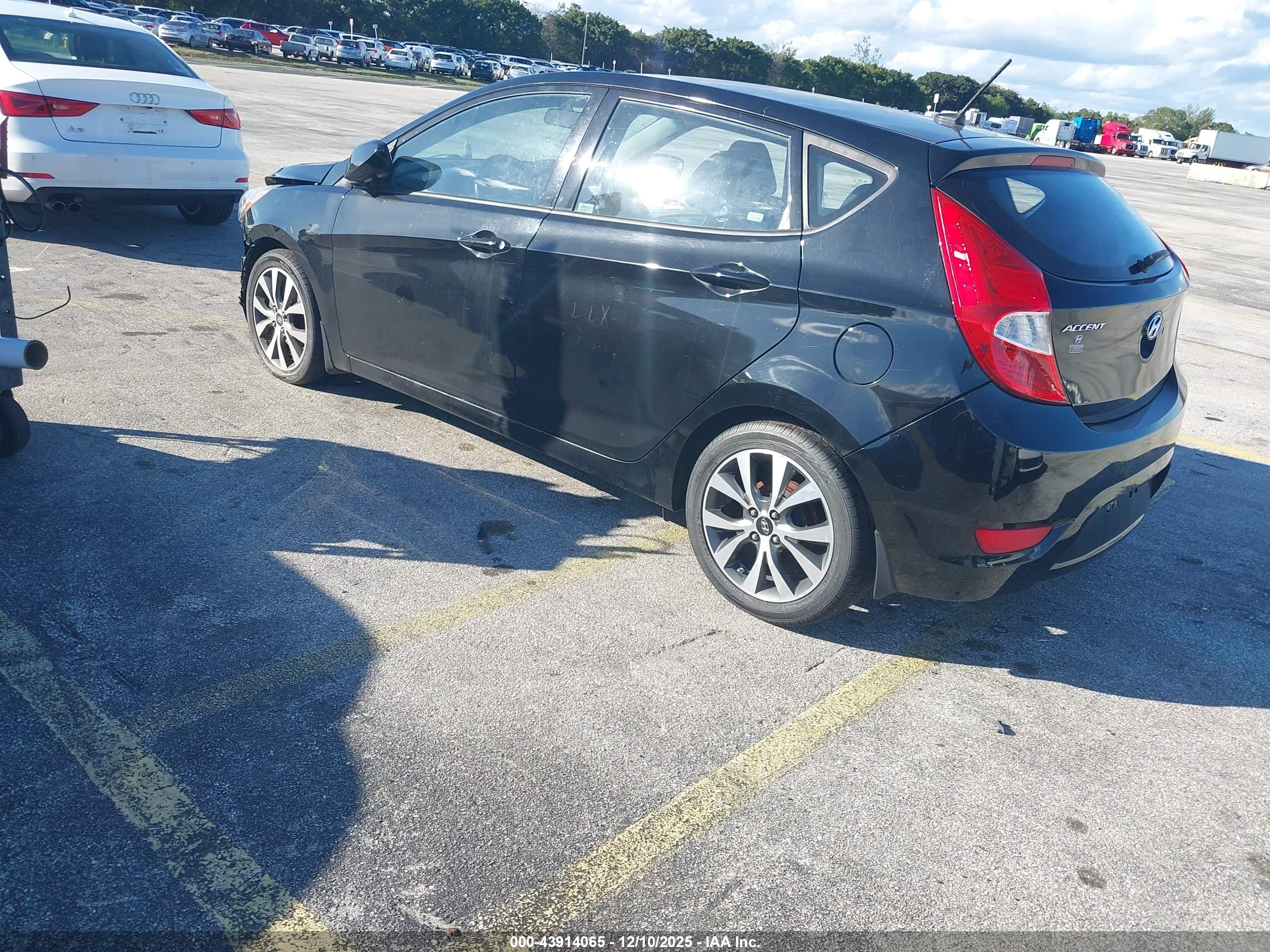 HYUNDAI ACCENT image 3