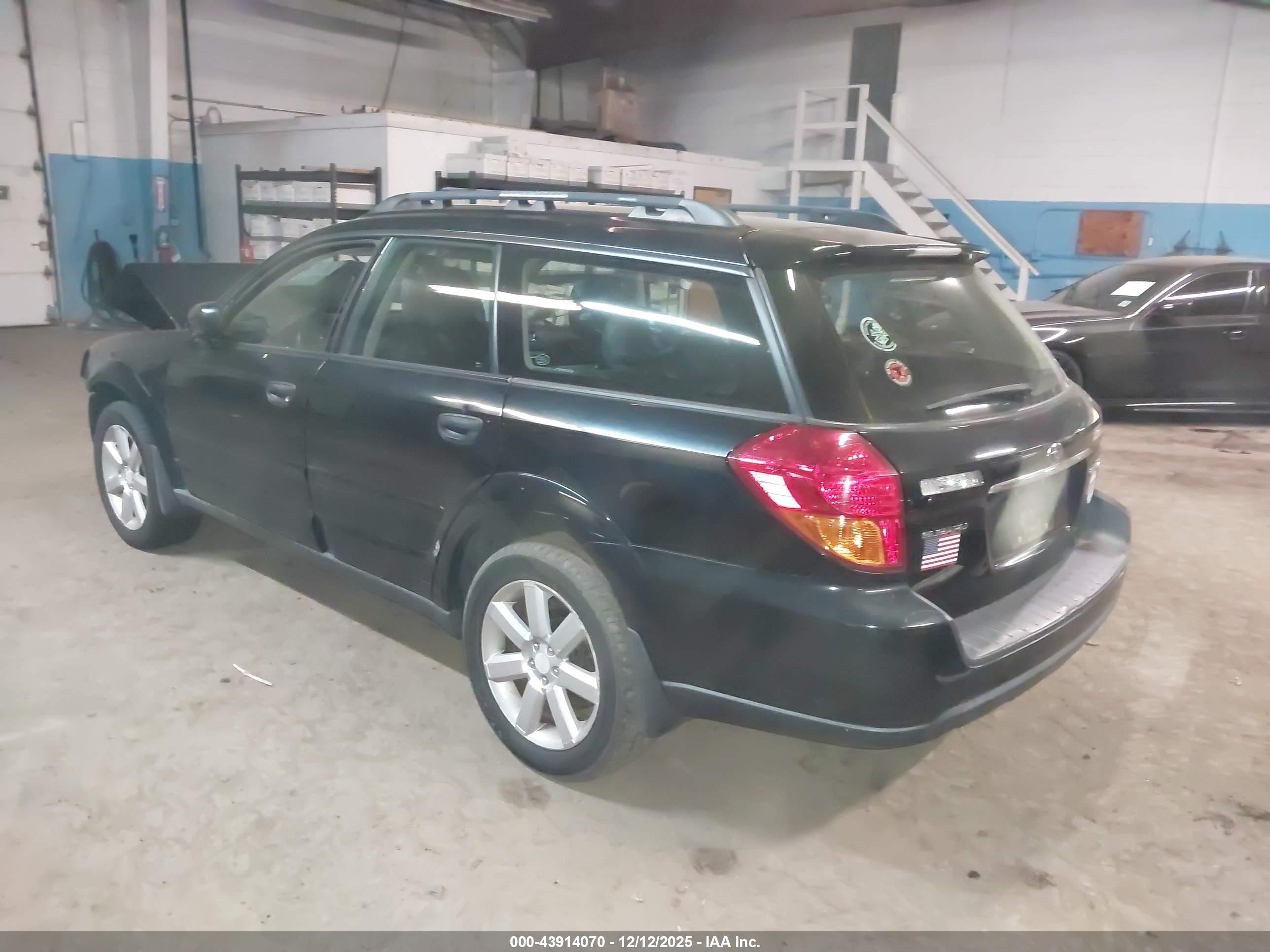SUBARU OUTBACK image 3