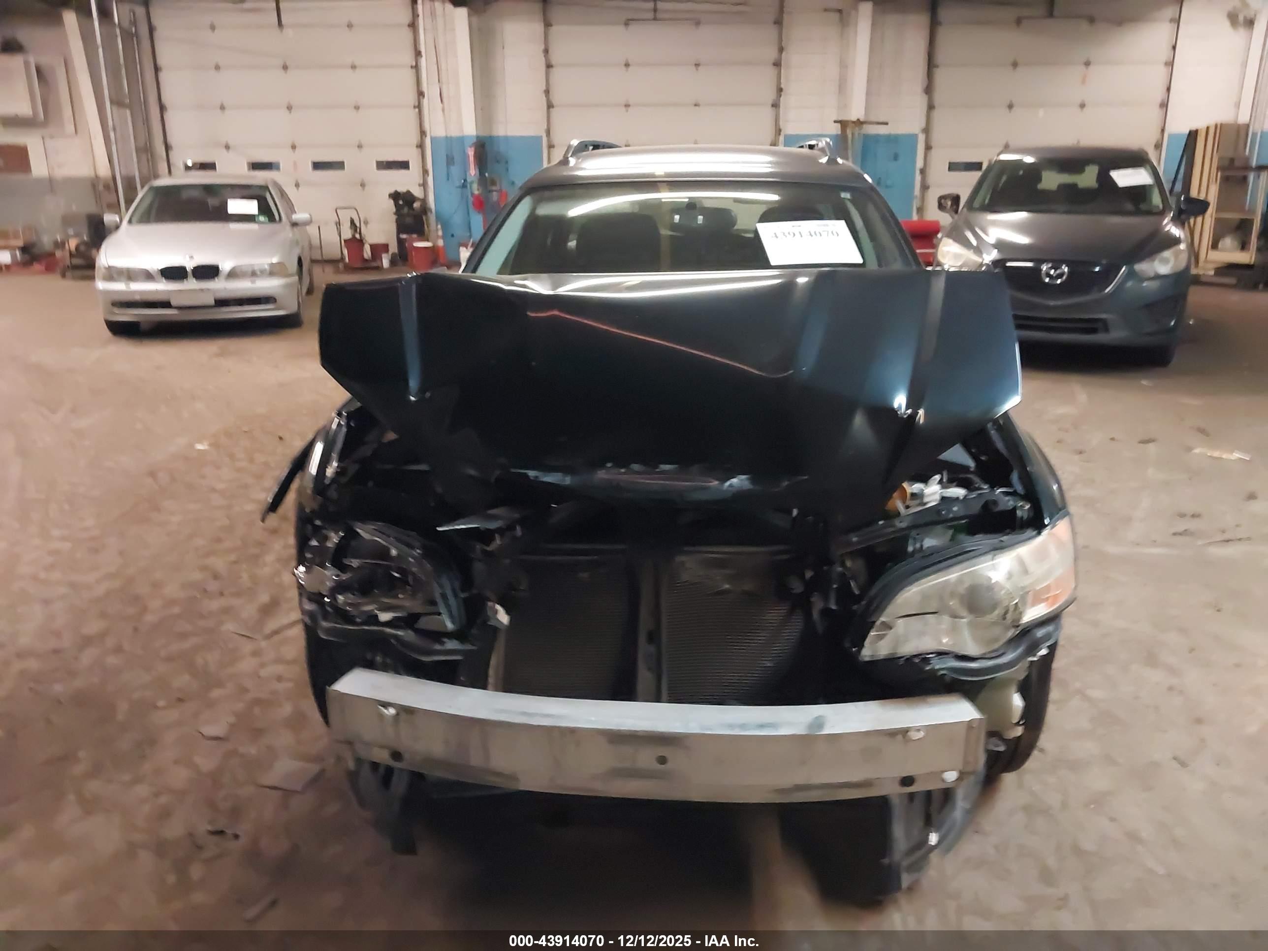 SUBARU OUTBACK image 6