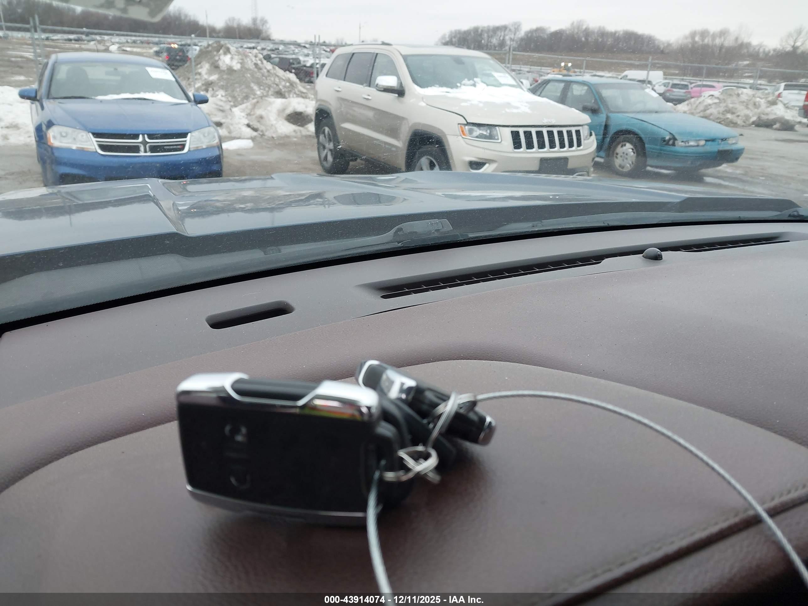 CHEVROLET SILVERADO image 11
