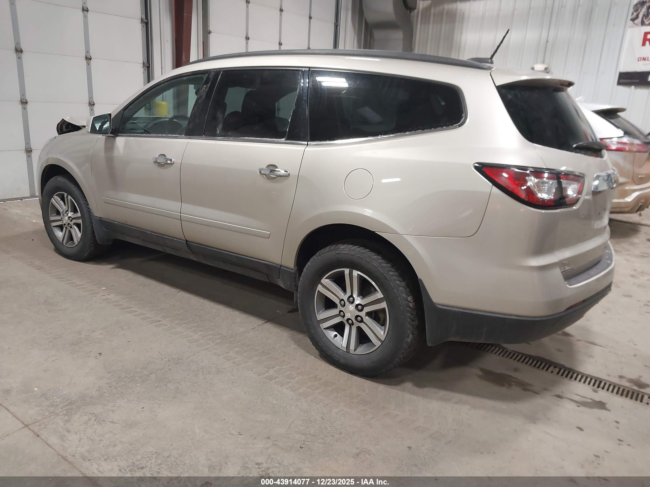 CHEVROLET TRAVERSE image 3