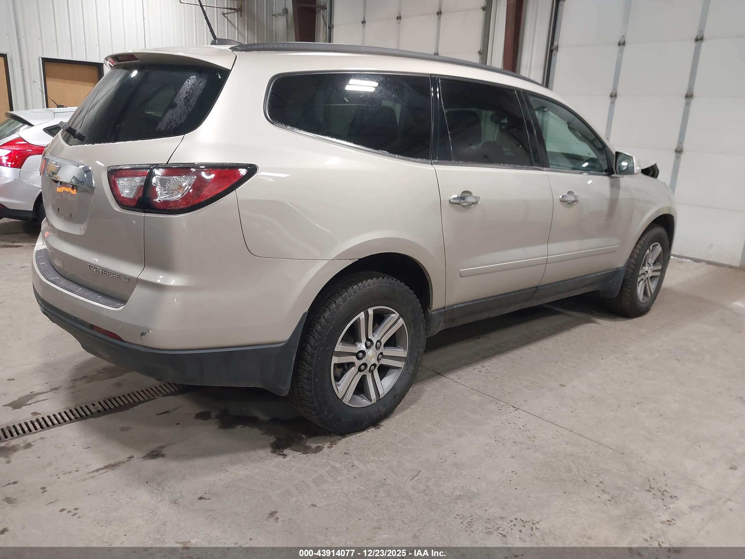 CHEVROLET TRAVERSE image 4