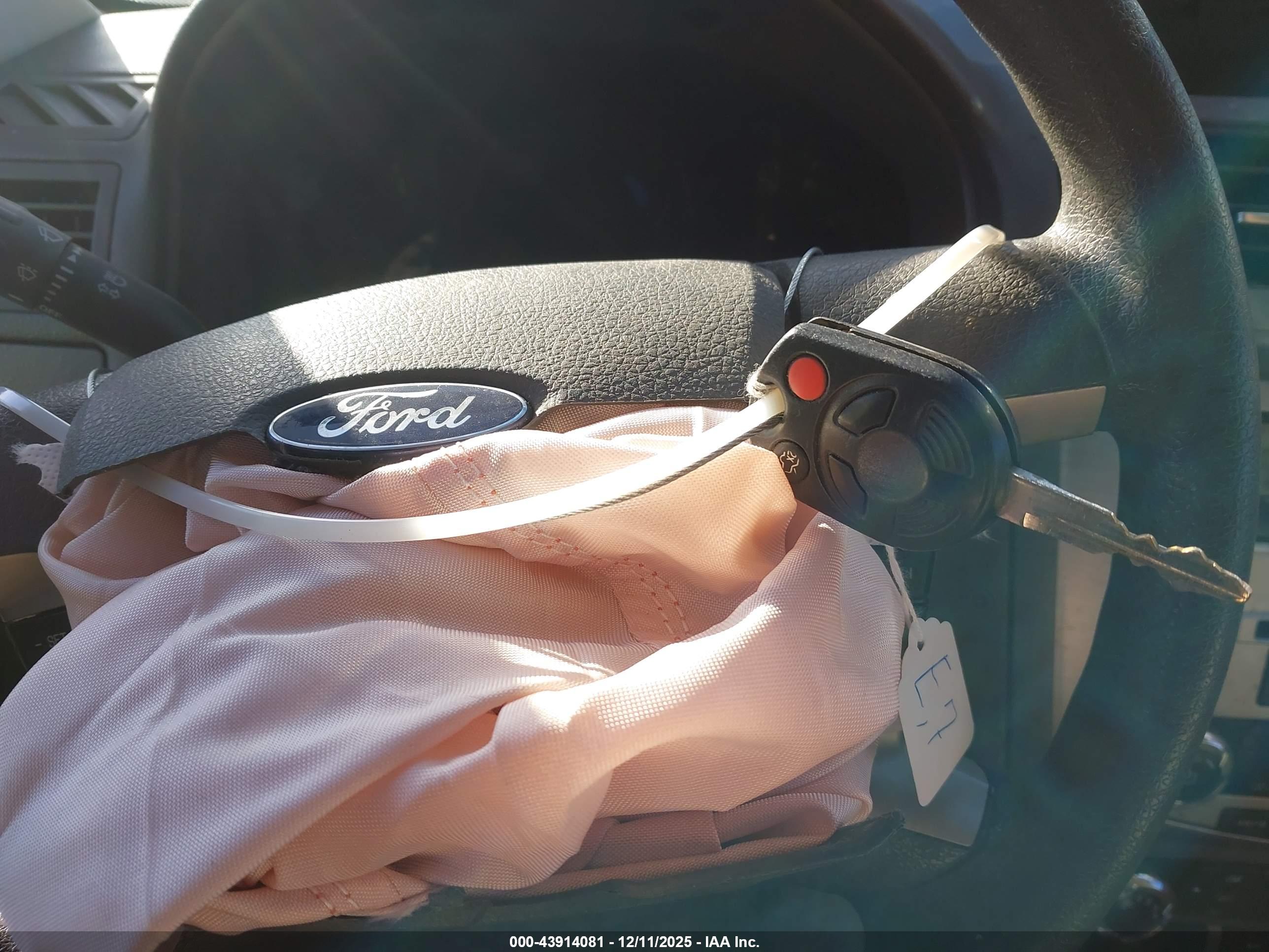 FORD FUSION image 11