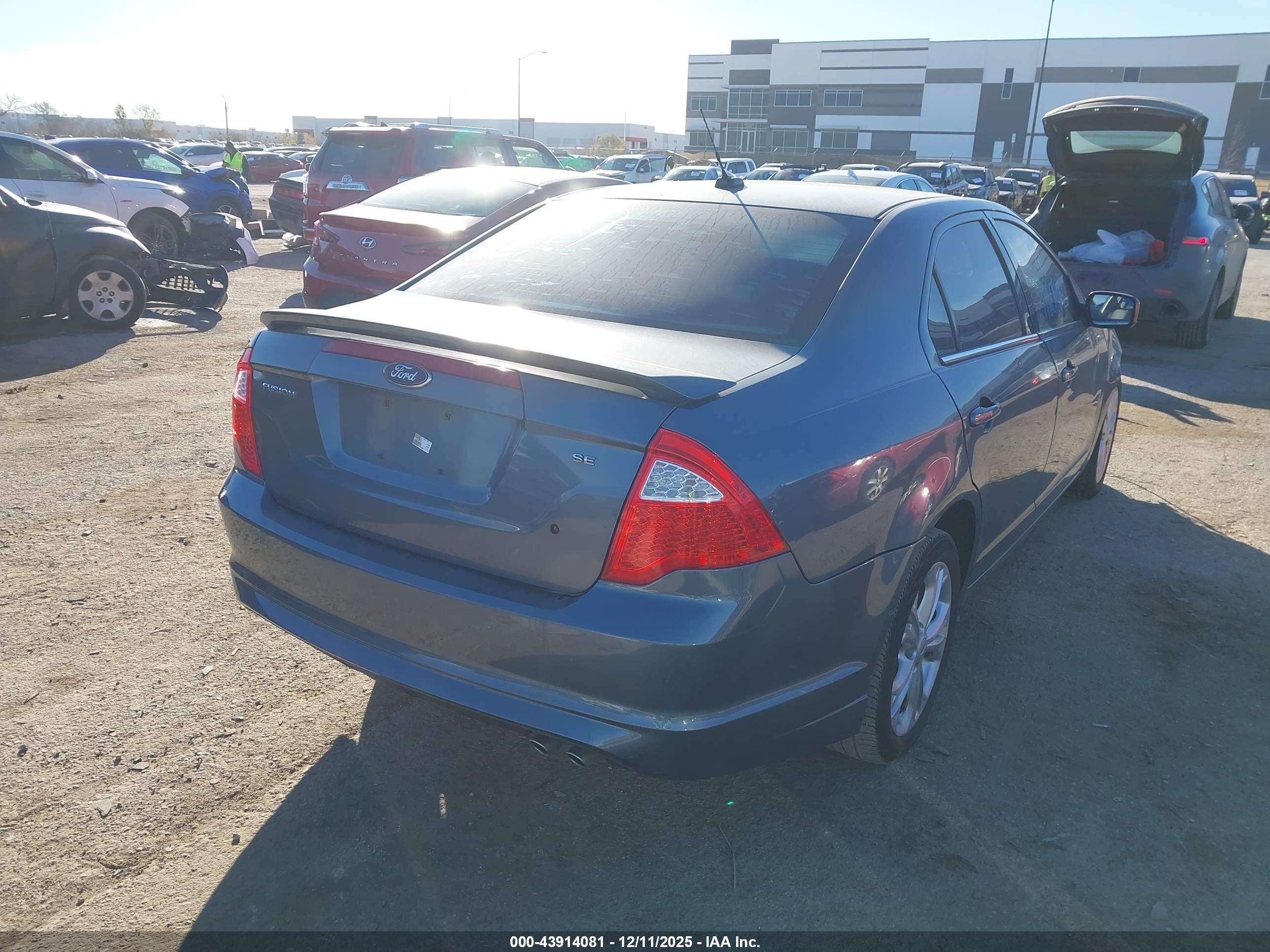 FORD FUSION image 4