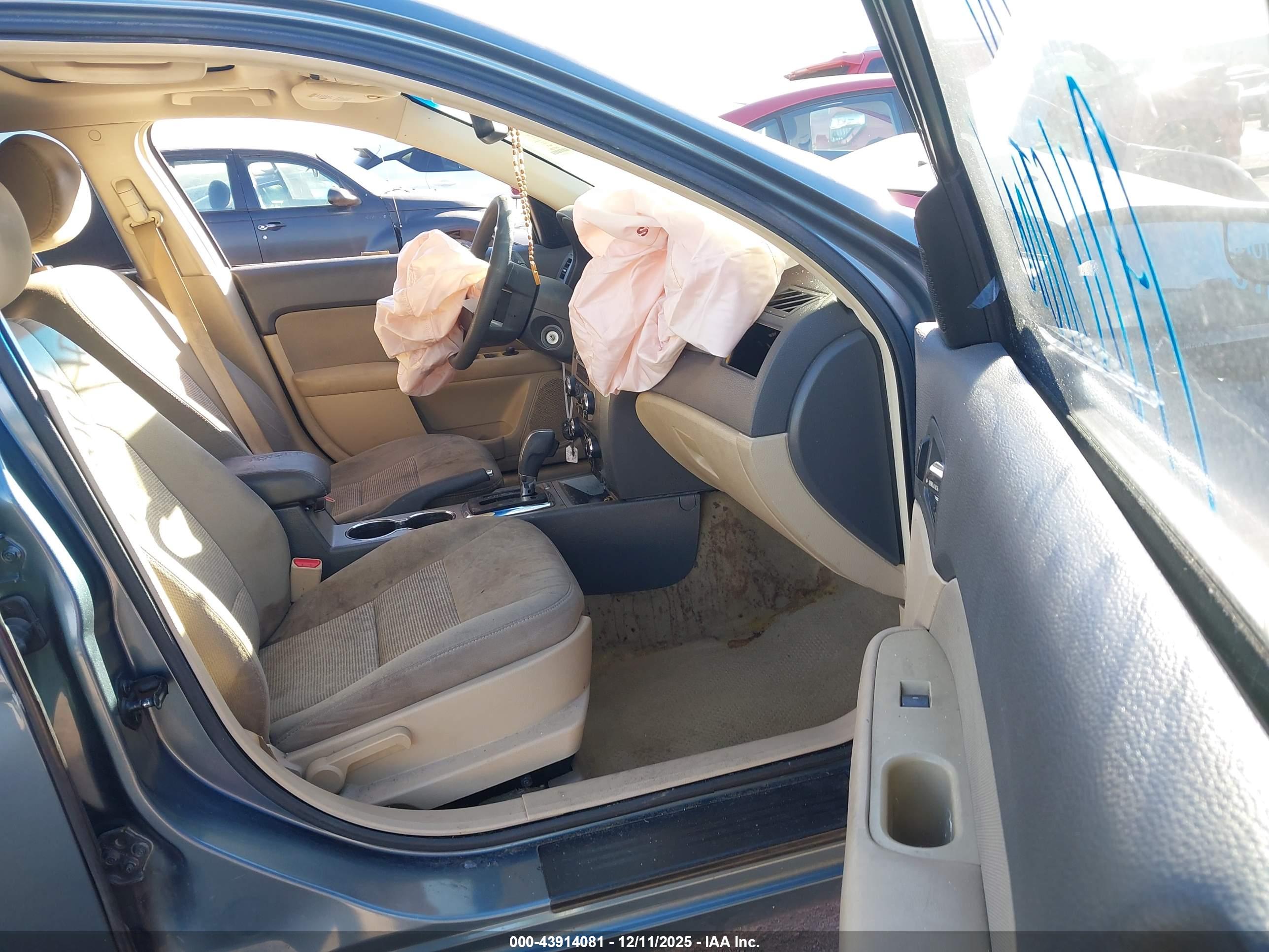 FORD FUSION image 5