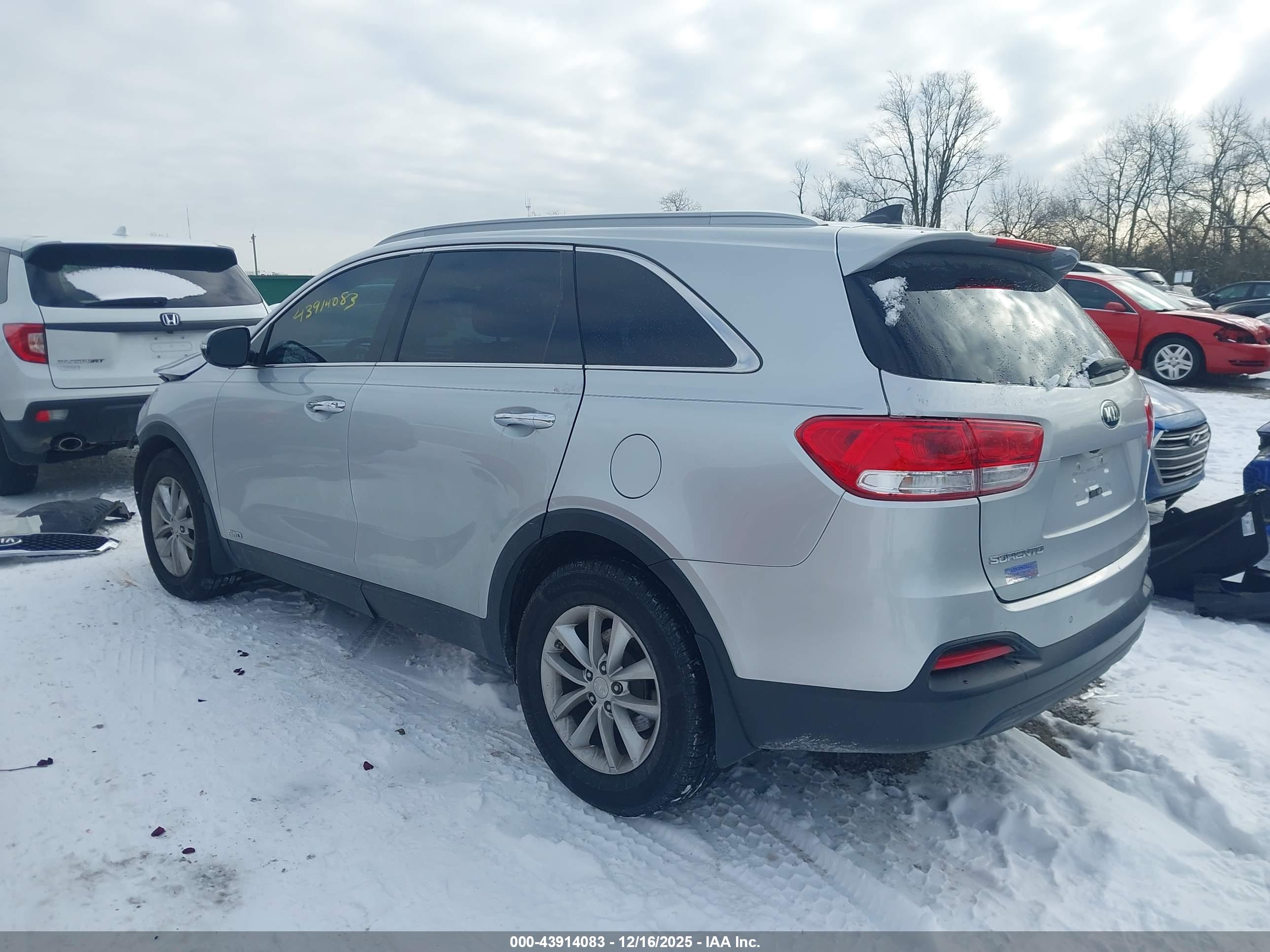 KIA SORENTO image 3