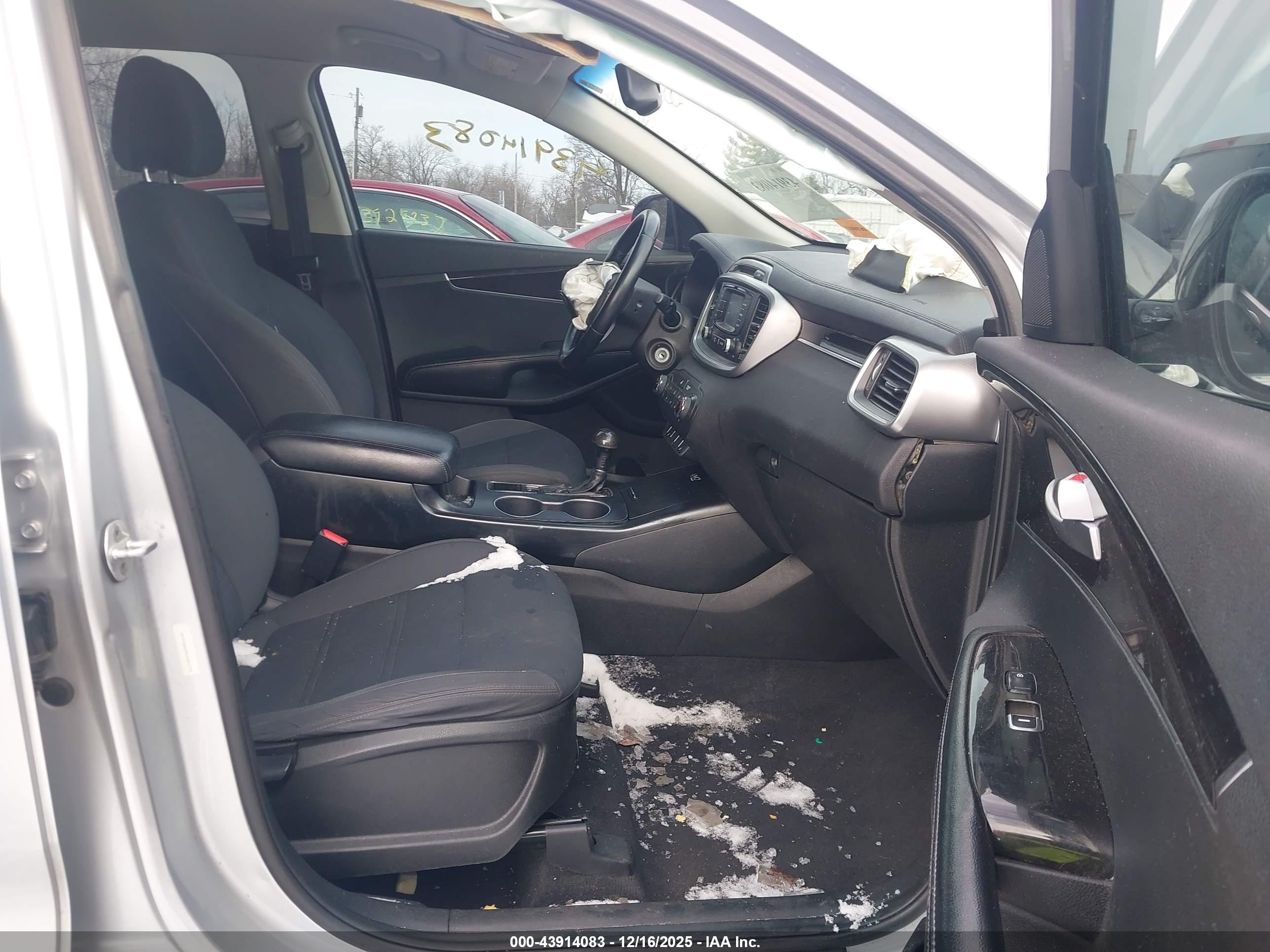 KIA SORENTO image 5