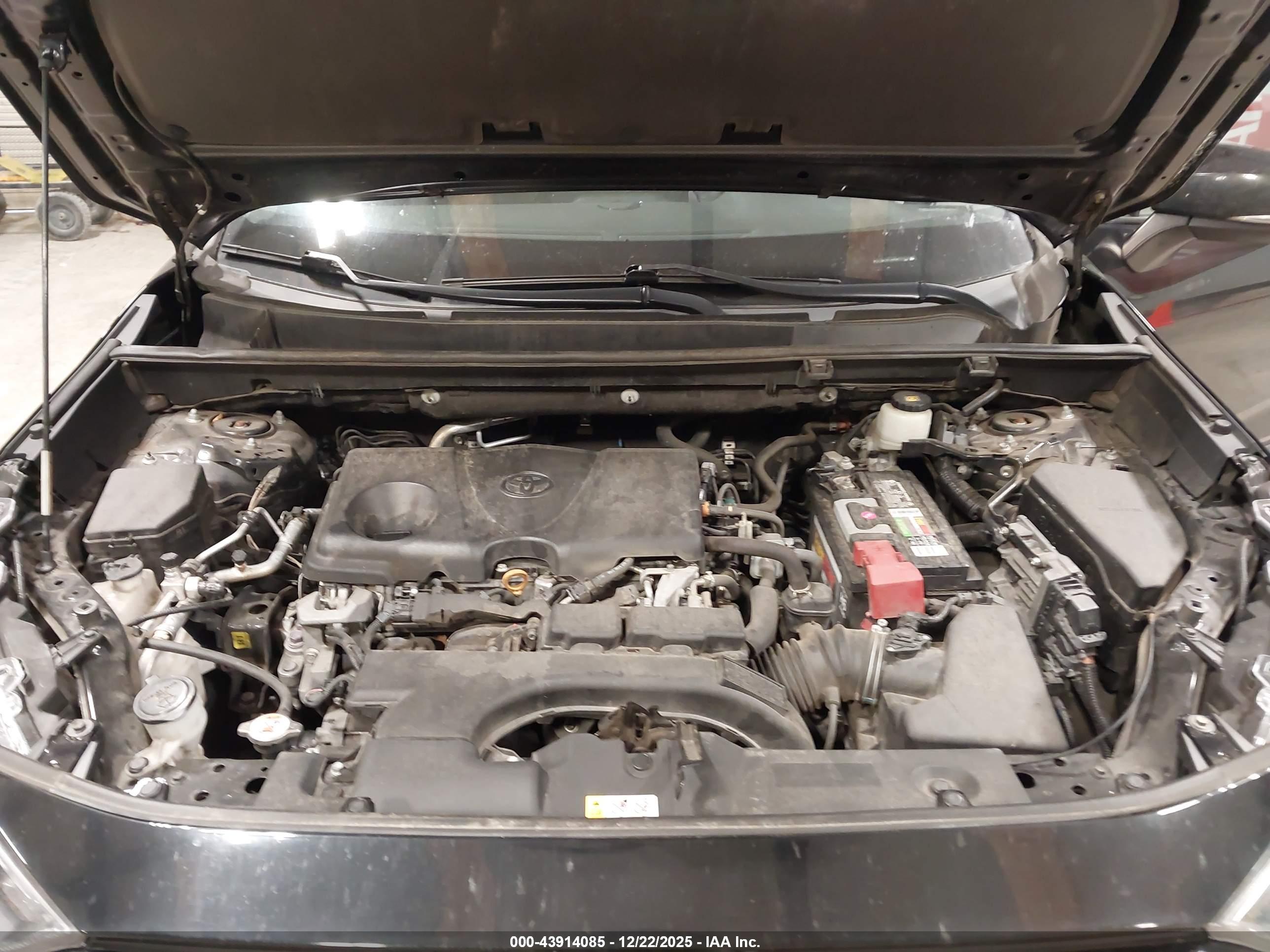 TOYOTA RAV4 image 10