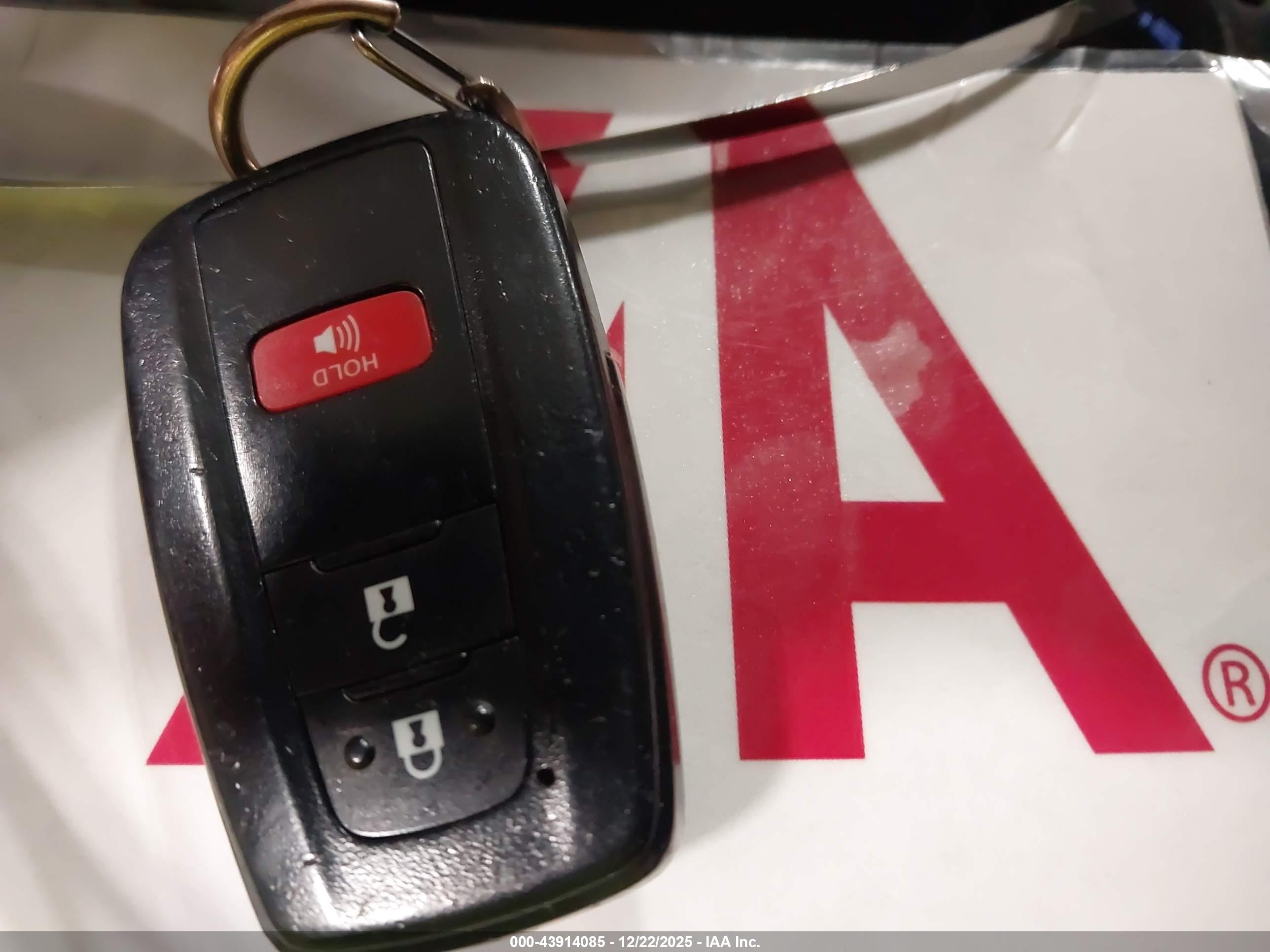 TOYOTA RAV4 image 11